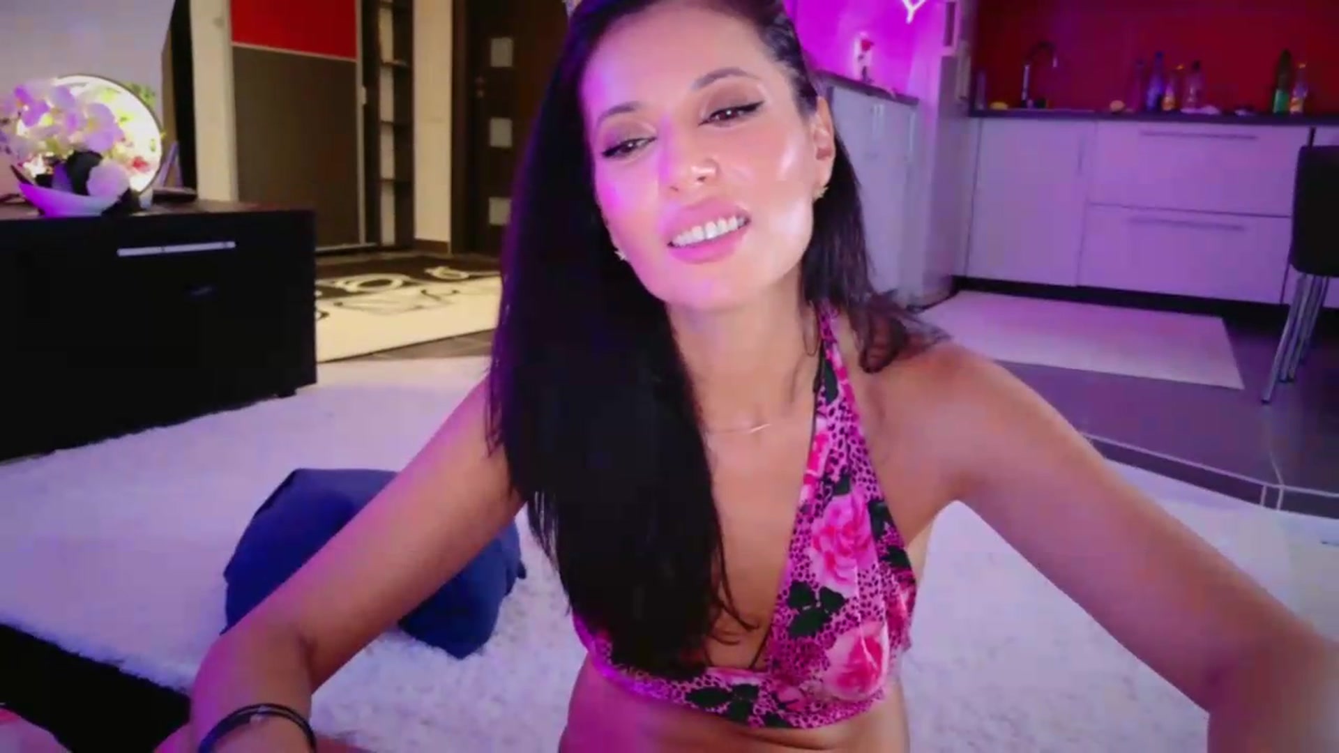 Gallery image thumbnail from SmileyTinaa's myfreecams stream on, 08/22/2026, 05:35 image 7 of 20