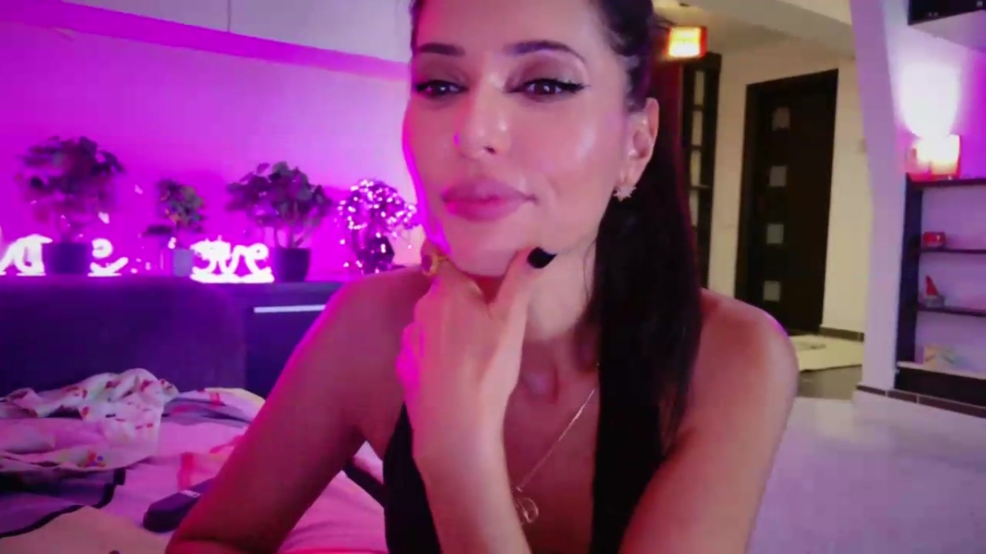 Gallery image thumbnail from SmileyTinaa's myfreecams stream on, 08/28/2026, 04:01 image 14 of 20