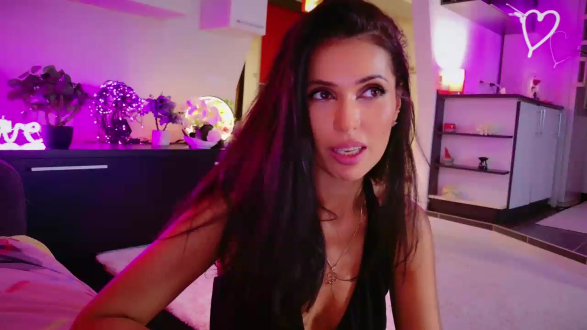 Gallery image thumbnail from SmileyTinaa's myfreecams stream on, 08/28/2026, 07:18 image 4 of 20