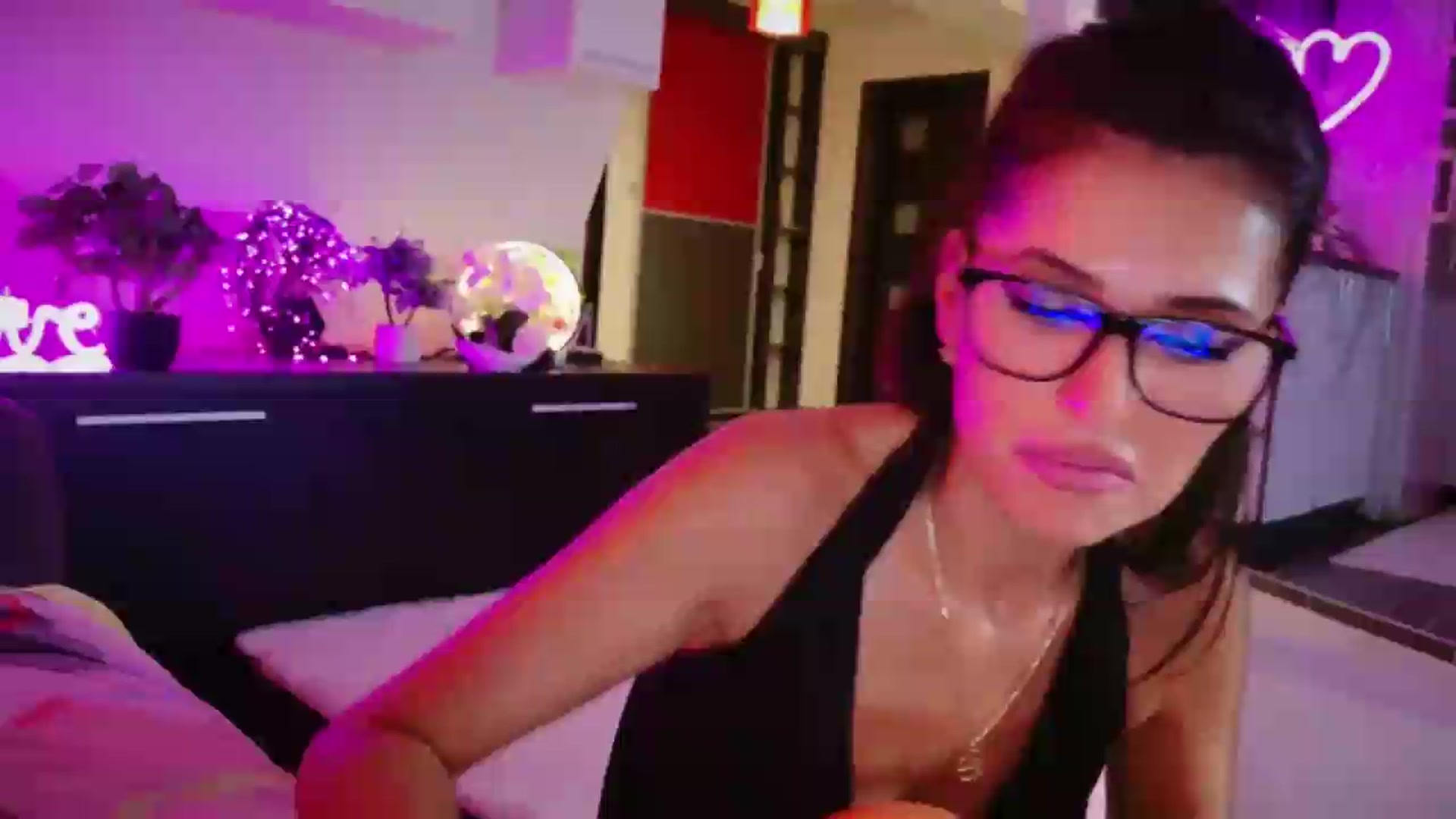 Gallery image thumbnail from SmileyTinaa's myfreecams stream on, 08/28/2026, 07:18 image 1 of 20
