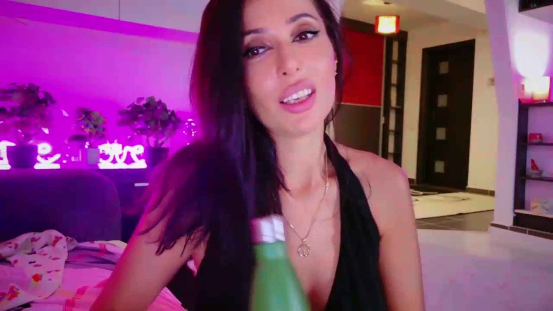 Gallery image thumbnail from SmileyTinaa's myfreecams stream on, 08/28/2026, 07:18 image 9 of 20