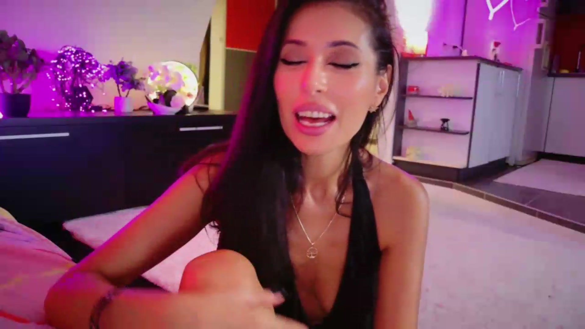 Gallery image thumbnail from SmileyTinaa's myfreecams stream on, 08/28/2026, 07:18 image 16 of 20