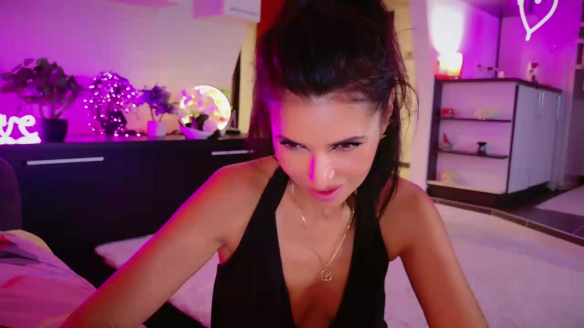 Gallery image thumbnail from SmileyTinaa's myfreecams stream on, 08/28/2026, 07:18 image 2 of 20