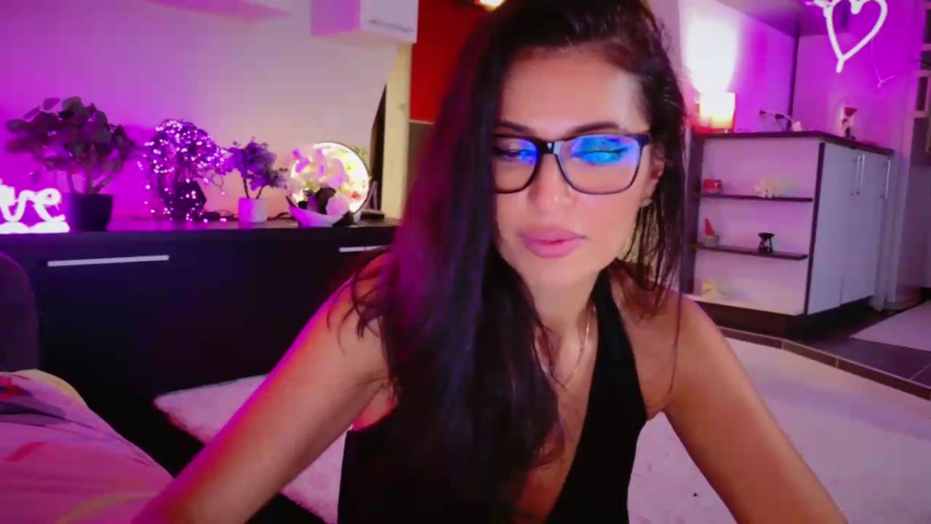 Gallery image thumbnail from SmileyTinaa's myfreecams stream on, 08/28/2026, 07:18 image 5 of 20
