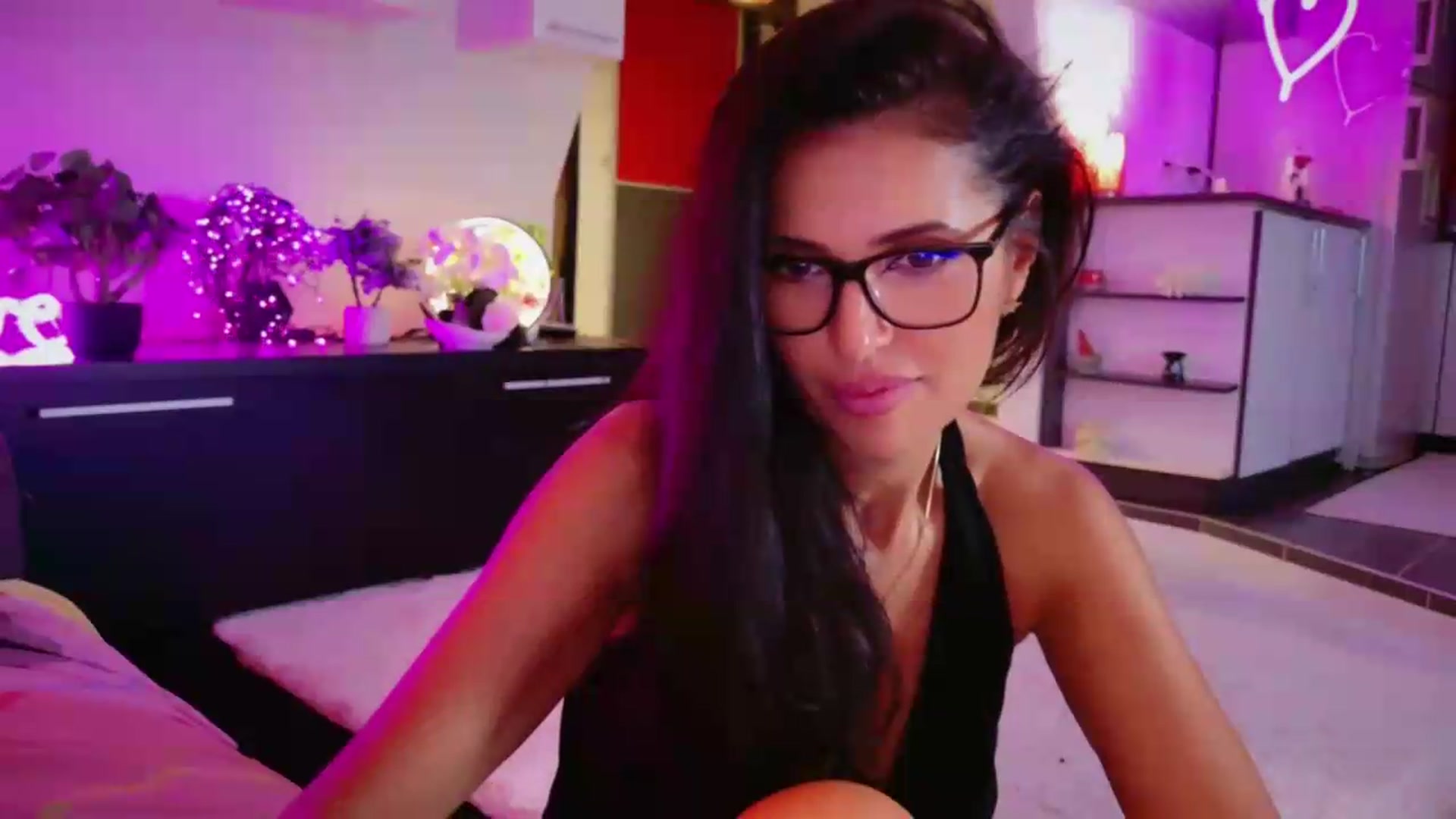 Gallery image thumbnail from SmileyTinaa's myfreecams stream on, 08/28/2026, 07:18 image 7 of 20