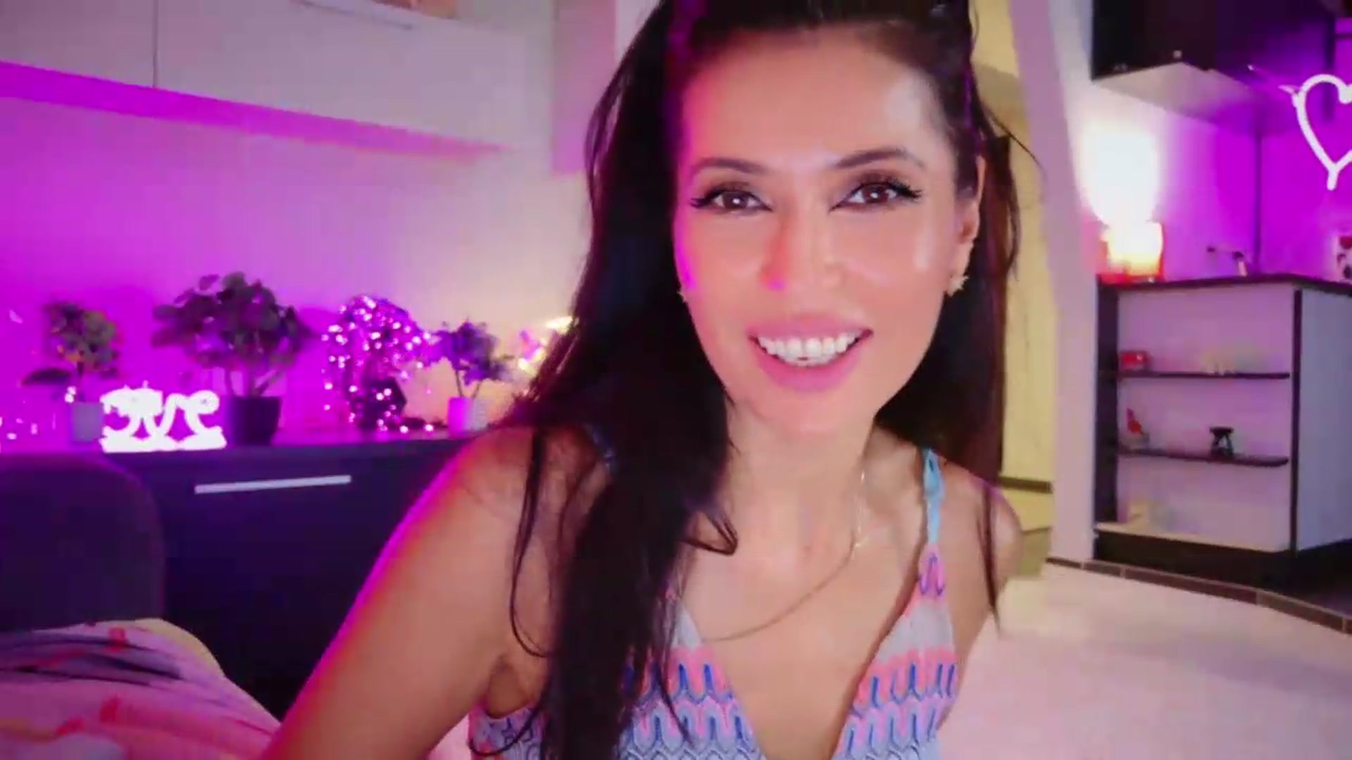 Gallery image thumbnail from SmileyTinaa's myfreecams stream on, 08/29/2026, 24:04 image 13 of 20