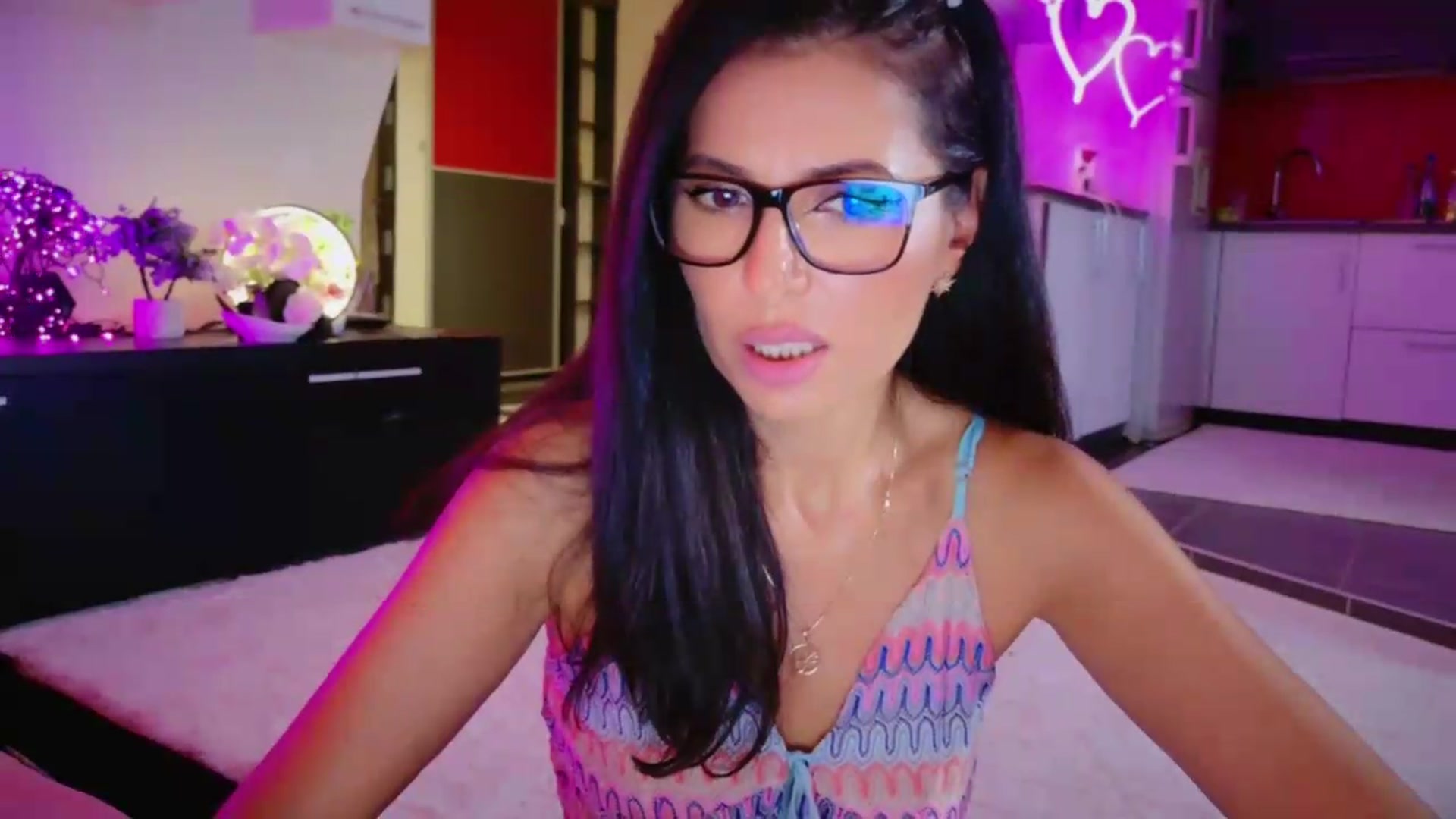 Gallery image thumbnail from SmileyTinaa's myfreecams stream on, 08/29/2026, 24:04 image 4 of 20
