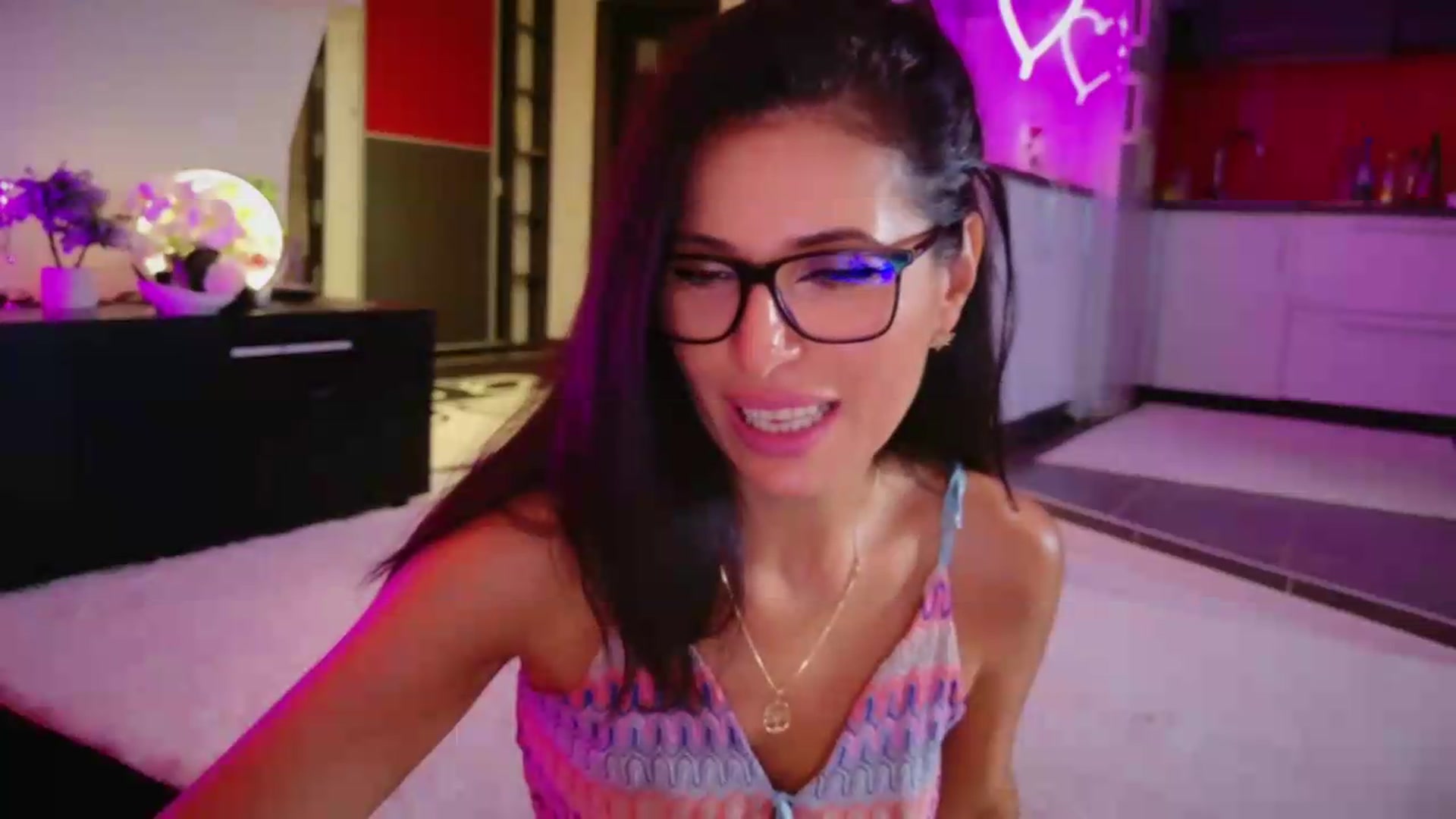 Gallery image thumbnail from SmileyTinaa's myfreecams stream on, 08/29/2026, 24:04 image 20 of 20
