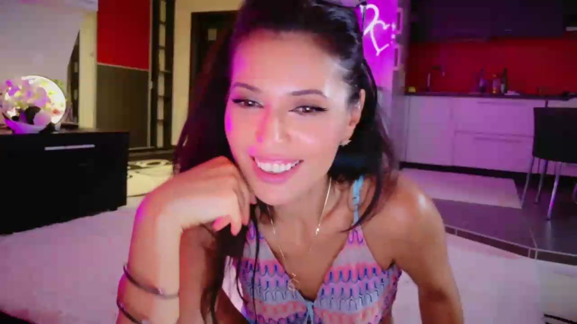 Gallery image thumbnail from SmileyTinaa's myfreecams stream on, 08/29/2026, 01:21 image 16 of 20