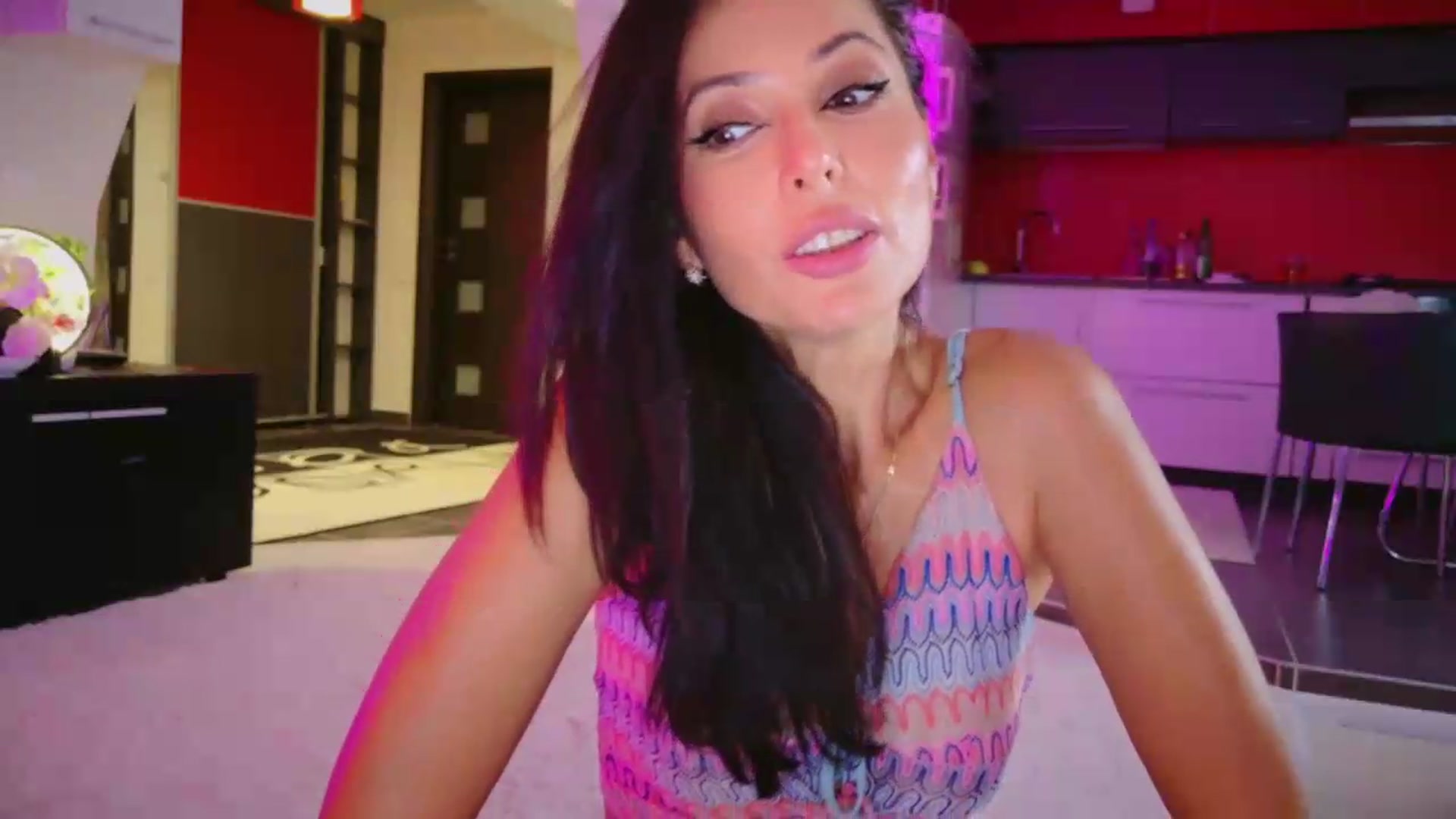 Gallery image thumbnail from SmileyTinaa's myfreecams stream on, 08/29/2026, 01:21 image 14 of 20