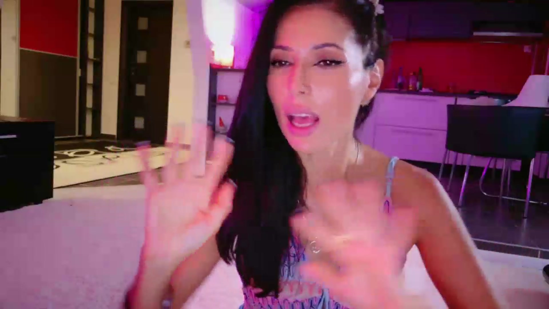 Gallery image thumbnail from SmileyTinaa's myfreecams stream on, 08/29/2026, 01:21 image 10 of 20