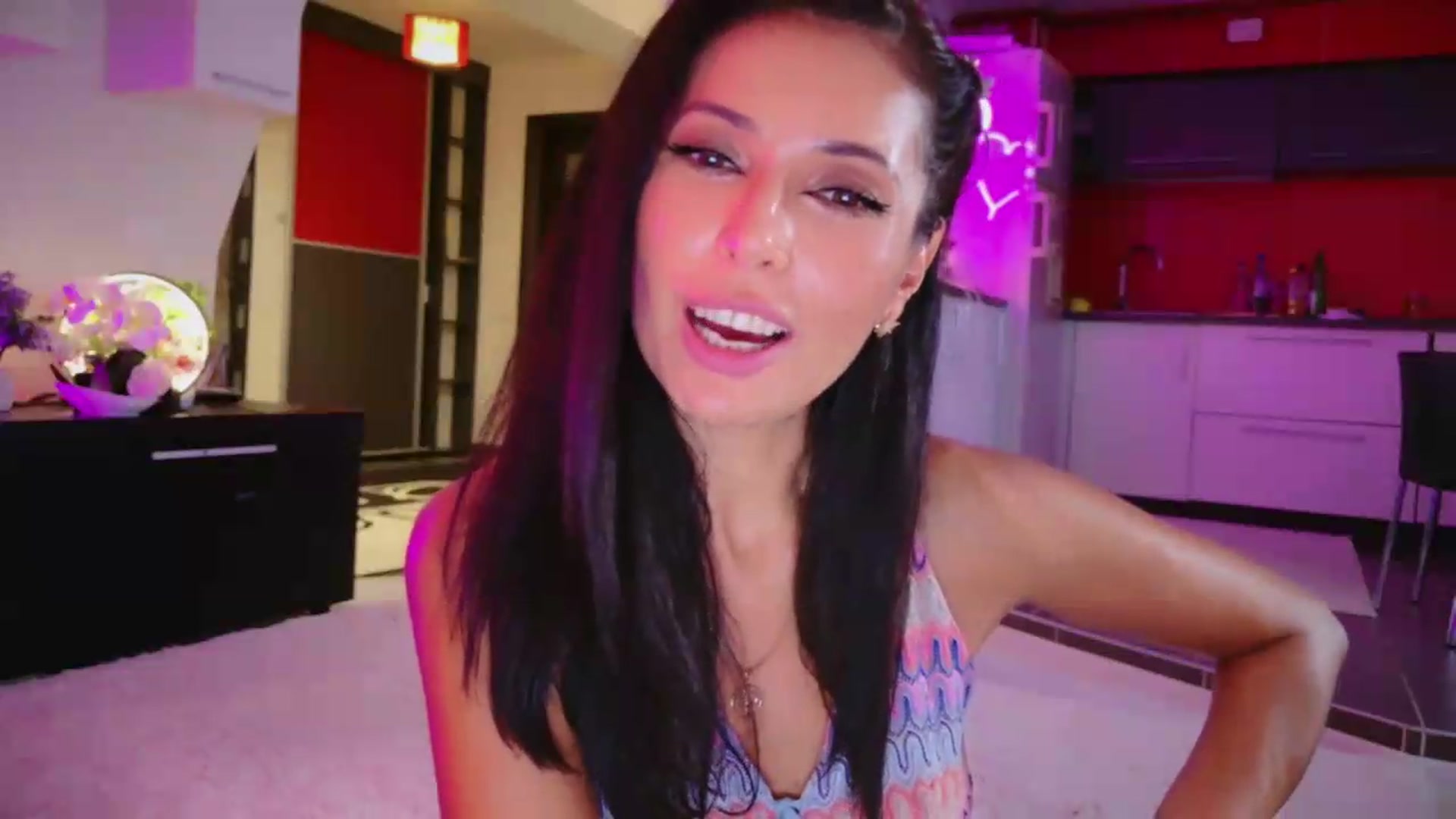 Gallery image thumbnail from SmileyTinaa's myfreecams stream on, 08/29/2026, 01:21 image 9 of 20