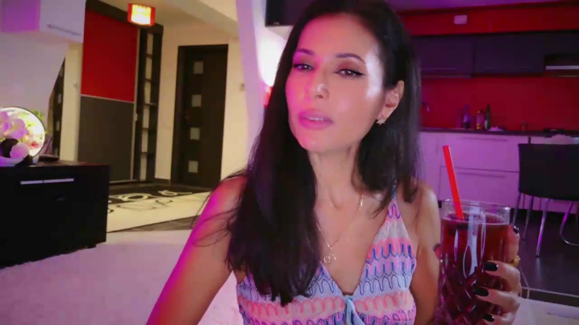 Gallery image thumbnail from SmileyTinaa's myfreecams stream on, 08/29/2026, 01:21 image 7 of 20
