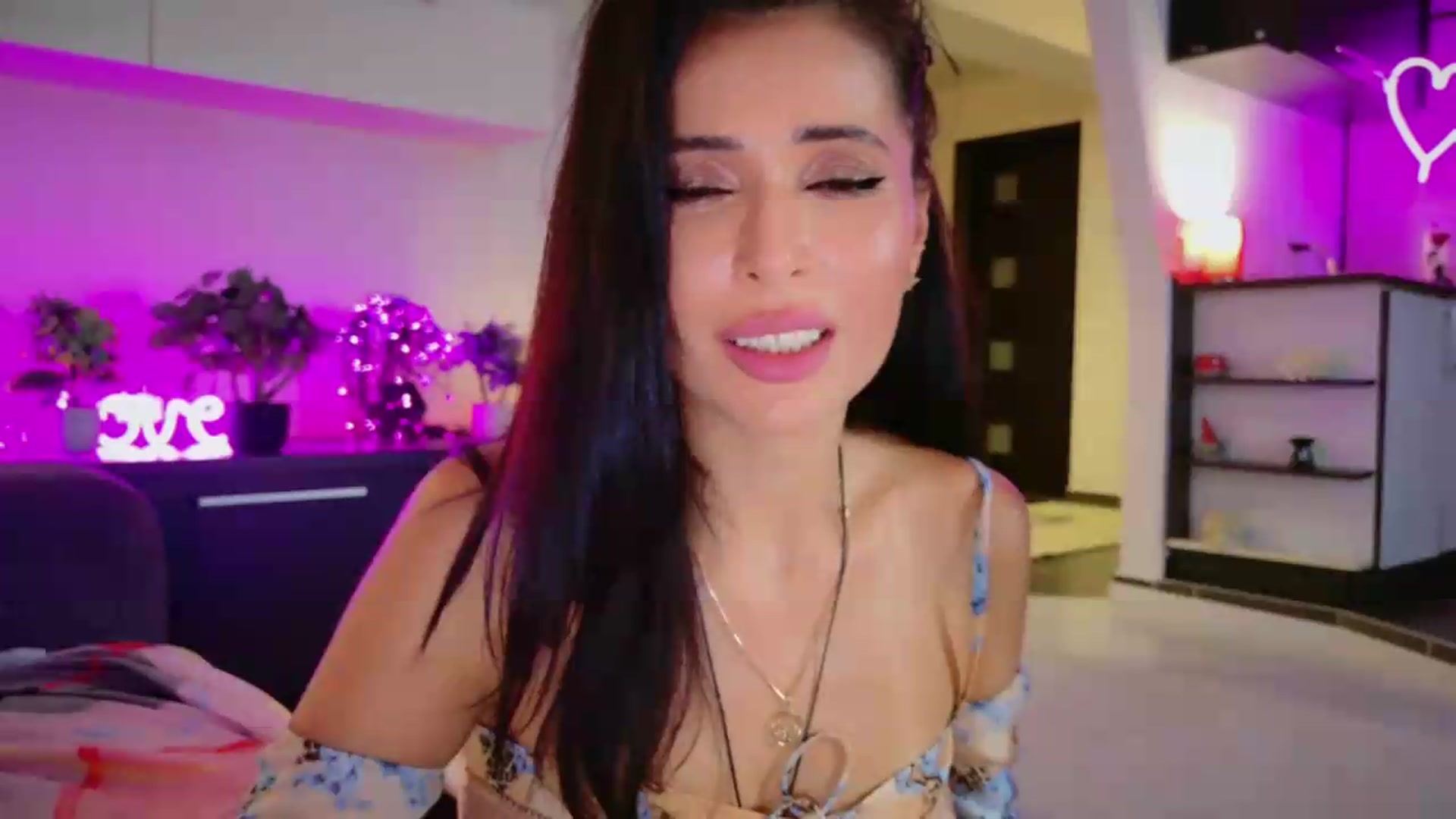 Gallery image thumbnail from SmileyTinaa's myfreecams stream on, 09/04/2026, 02:09 image 13 of 20