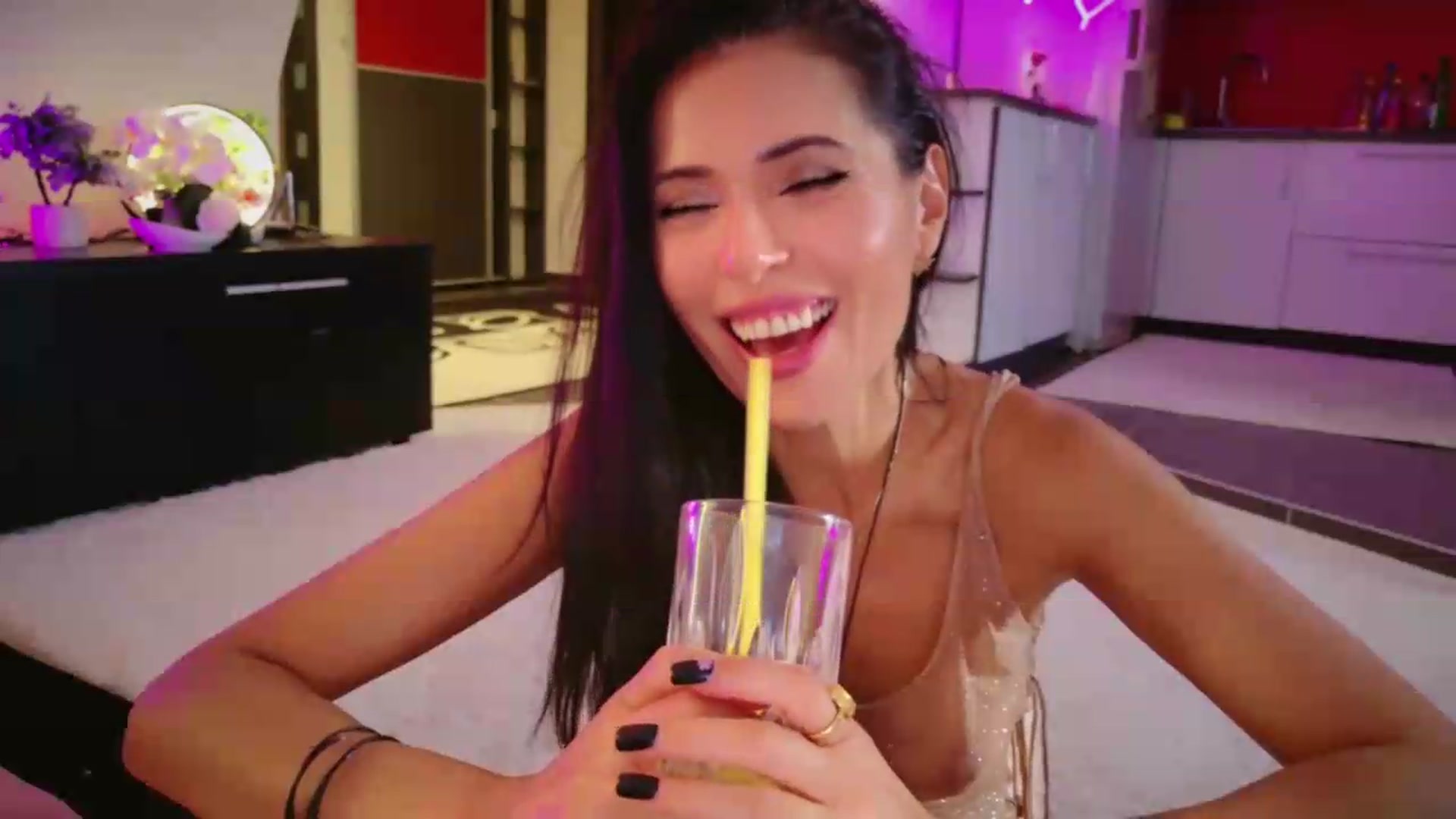 Gallery image thumbnail from SmileyTinaa's myfreecams stream on, 09/04/2026, 02:09 image 20 of 20