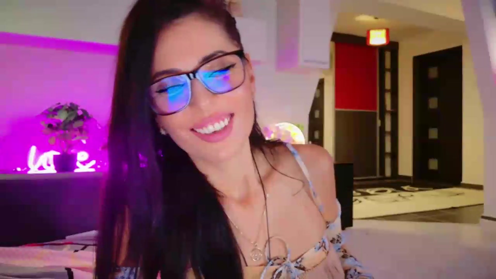 Gallery image thumbnail from SmileyTinaa's myfreecams stream on, 09/04/2026, 02:09 image 6 of 20