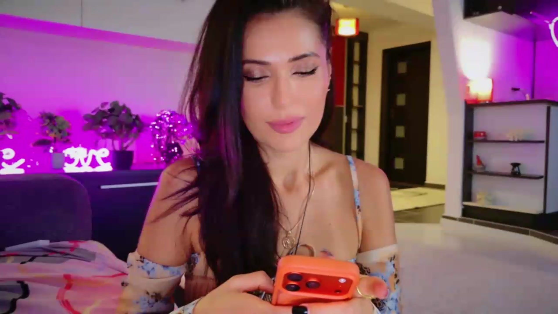 Gallery image thumbnail from SmileyTinaa's myfreecams stream on, 09/04/2026, 02:32 image 5 of 20