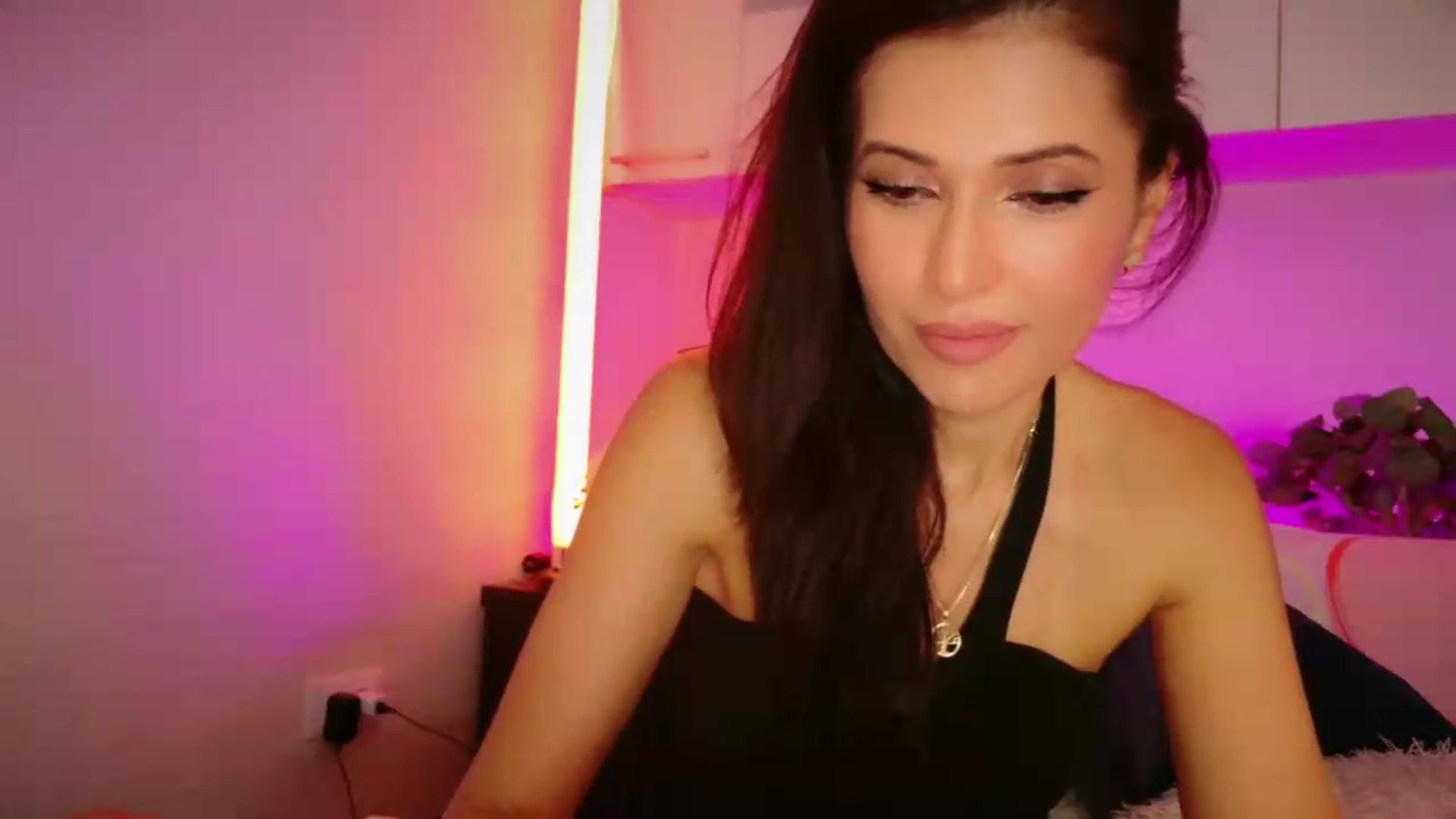 Gallery image thumbnail from SmileyTinaa's myfreecams stream on, 09/04/2026, 22:16 image 17 of 20