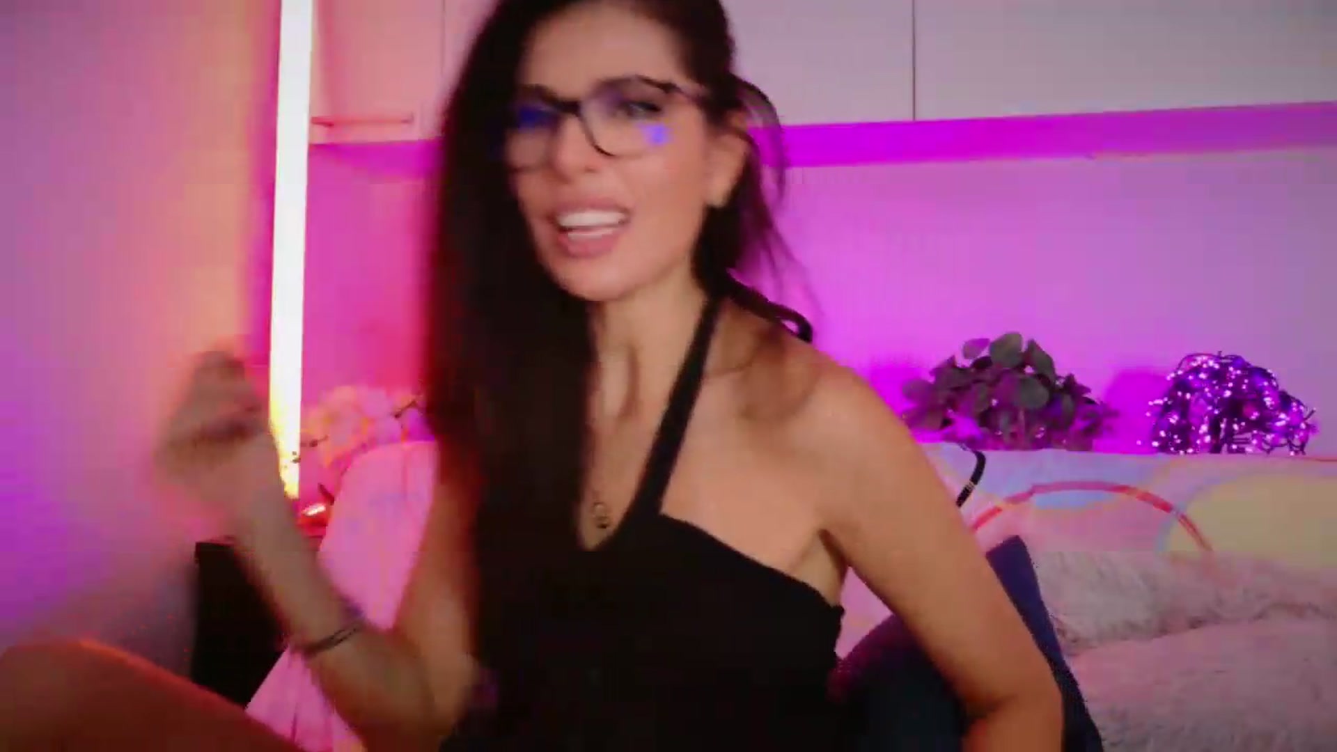 Gallery image thumbnail from SmileyTinaa's myfreecams stream on, 09/05/2026, 04:04 image 6 of 20