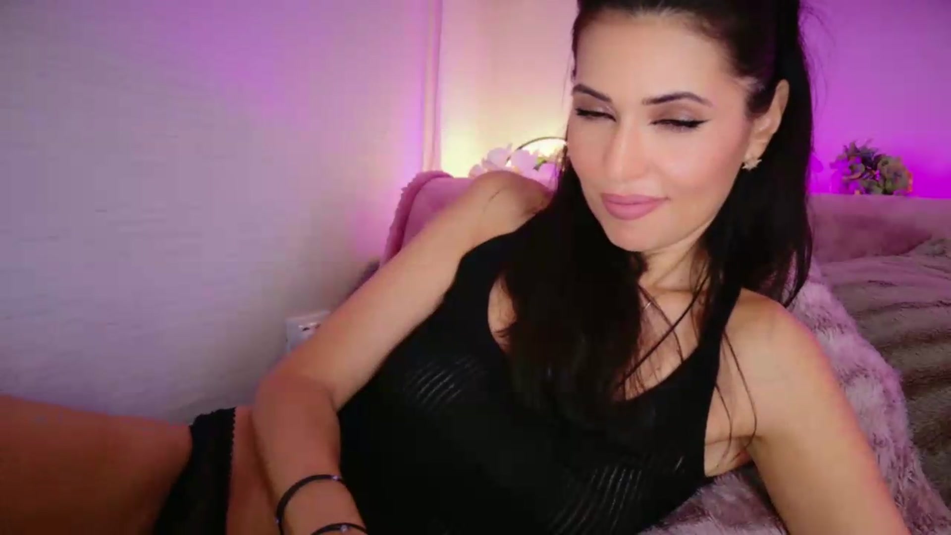 Gallery image thumbnail from SmileyTinaa's myfreecams stream on, 09/18/2026, 04:43 image 20 of 20