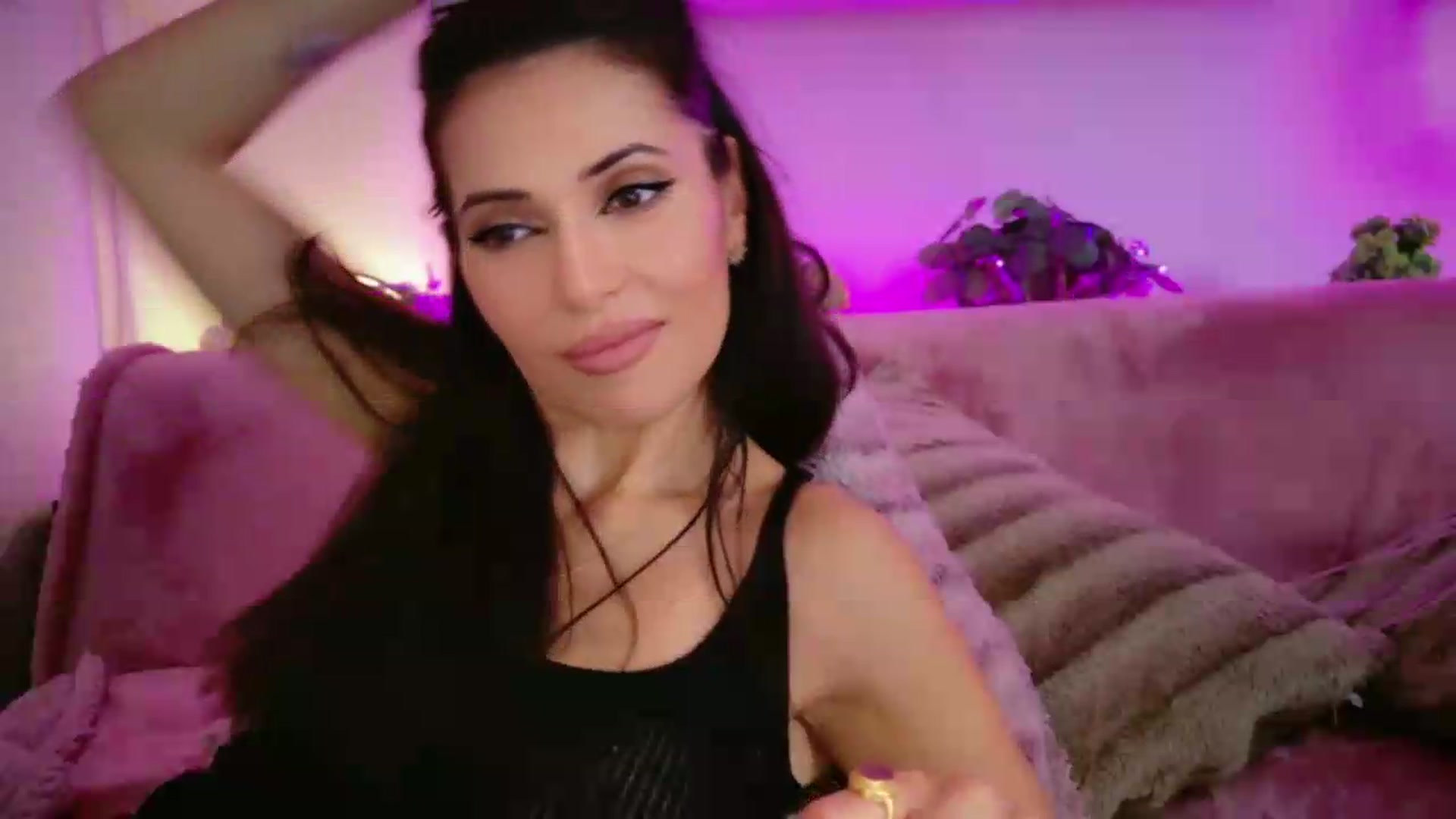 Gallery image thumbnail from SmileyTinaa's myfreecams stream on, 09/18/2026, 04:43 image 13 of 20