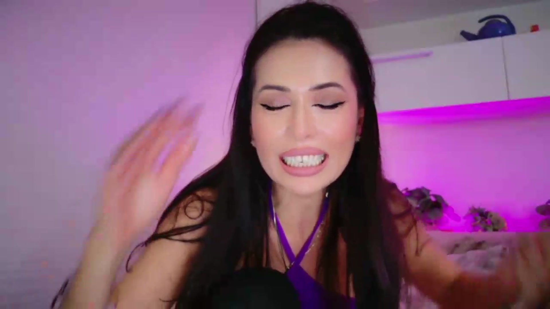 Gallery image thumbnail from SmileyTinaa's myfreecams stream on, 09/18/2026, 22:16 image 20 of 20