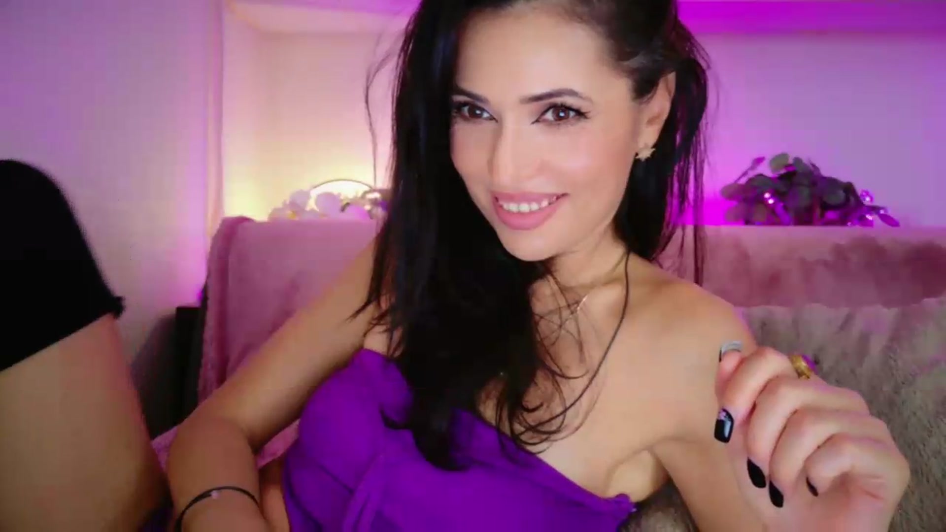 Gallery image thumbnail from SmileyTinaa's myfreecams stream on, 09/19/2026, 02:58 image 17 of 20