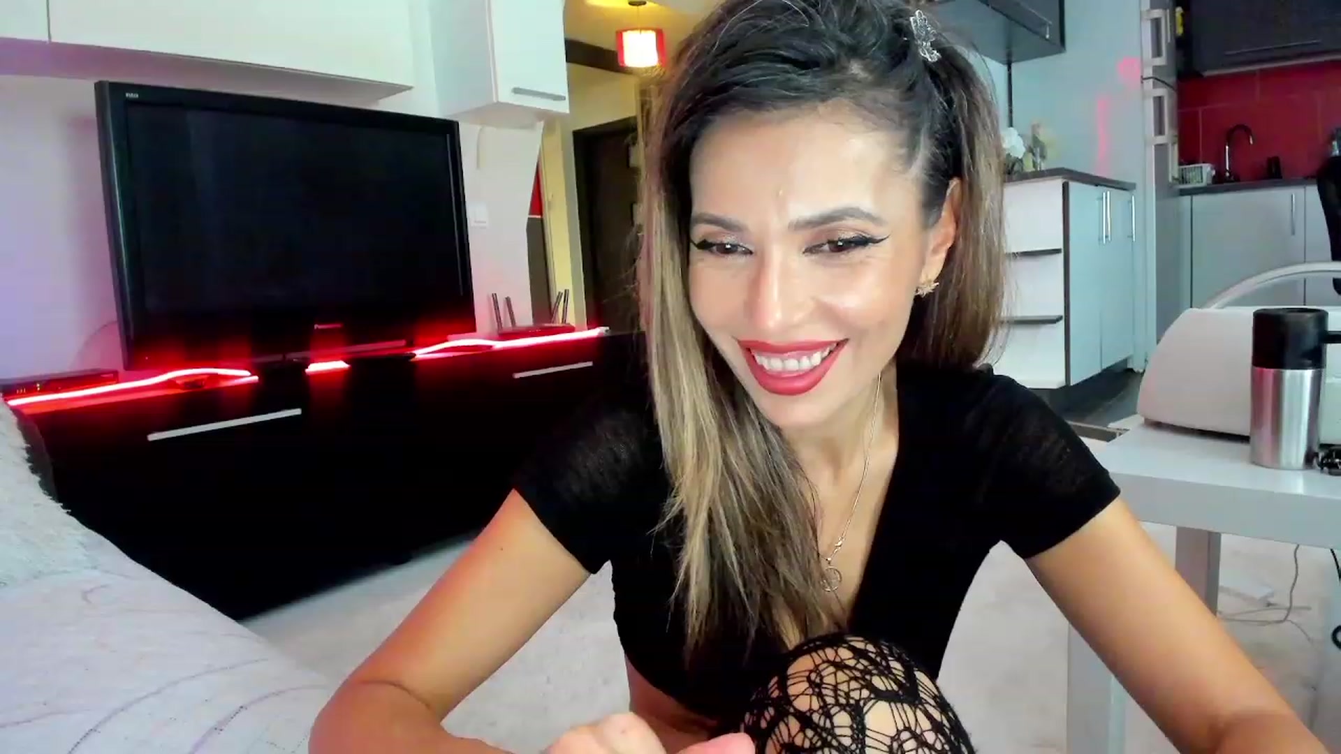 Gallery image thumbnail from SmileyTurkey's myfreecams stream on, 11/23/2023, 23:28 image 16 of 20