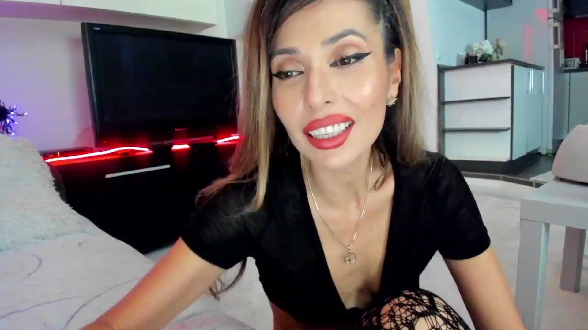 Gallery image thumbnail from SmileyTurkey's myfreecams stream on, 11/23/2023, 23:28 image 6 of 20