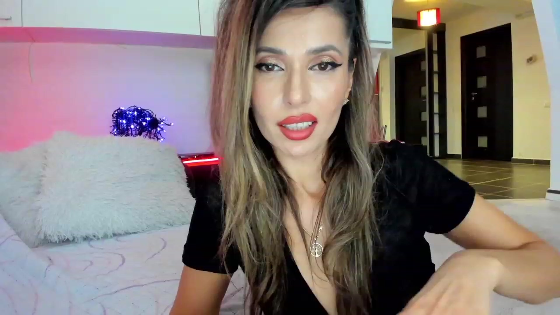 Gallery image thumbnail from SmileyTurkey's myfreecams stream on, 11/23/2023, 23:28 image 5 of 20