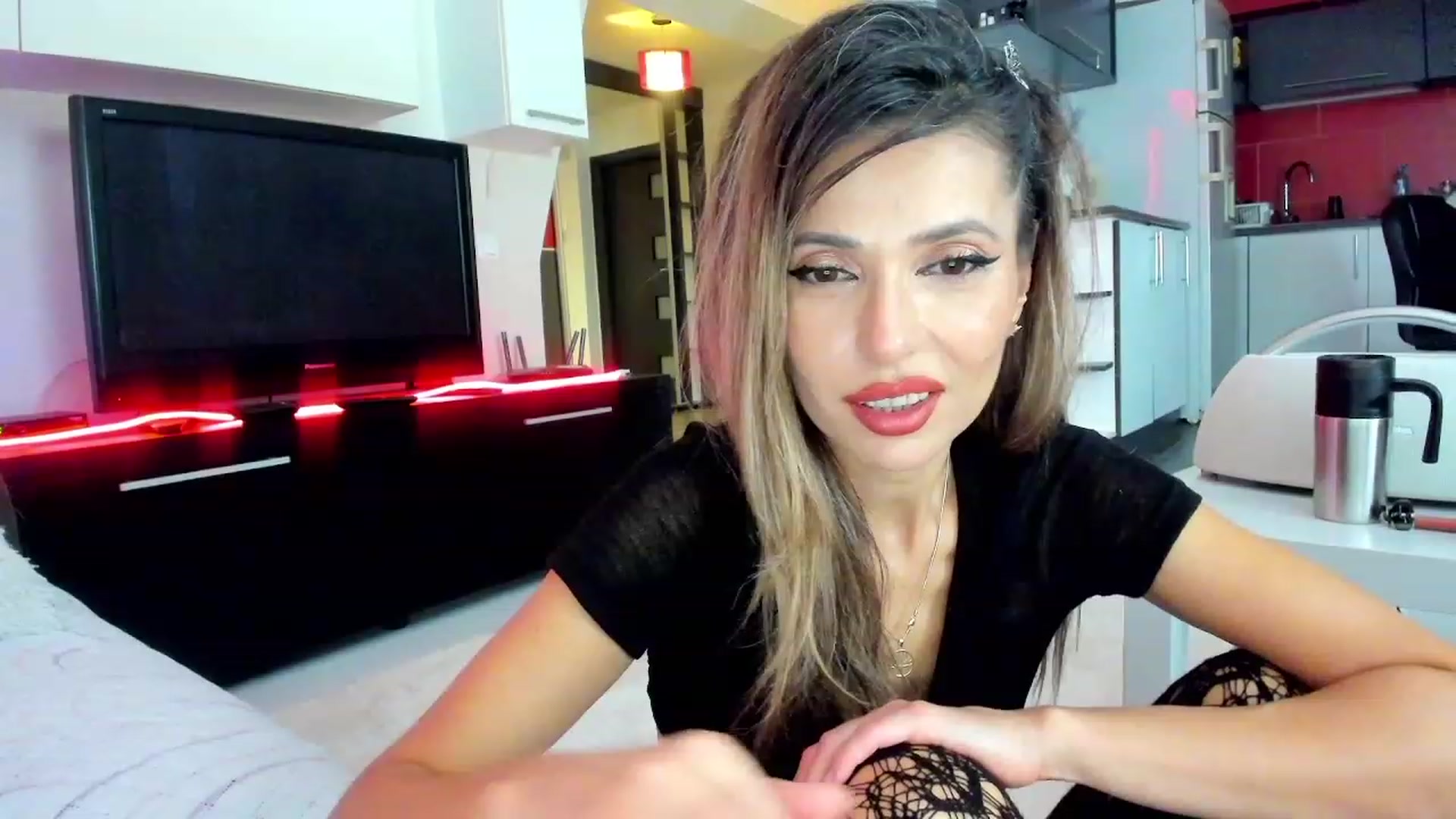 Gallery image thumbnail from SmileyTurkey's myfreecams stream on, 11/23/2023, 23:28 image 19 of 20