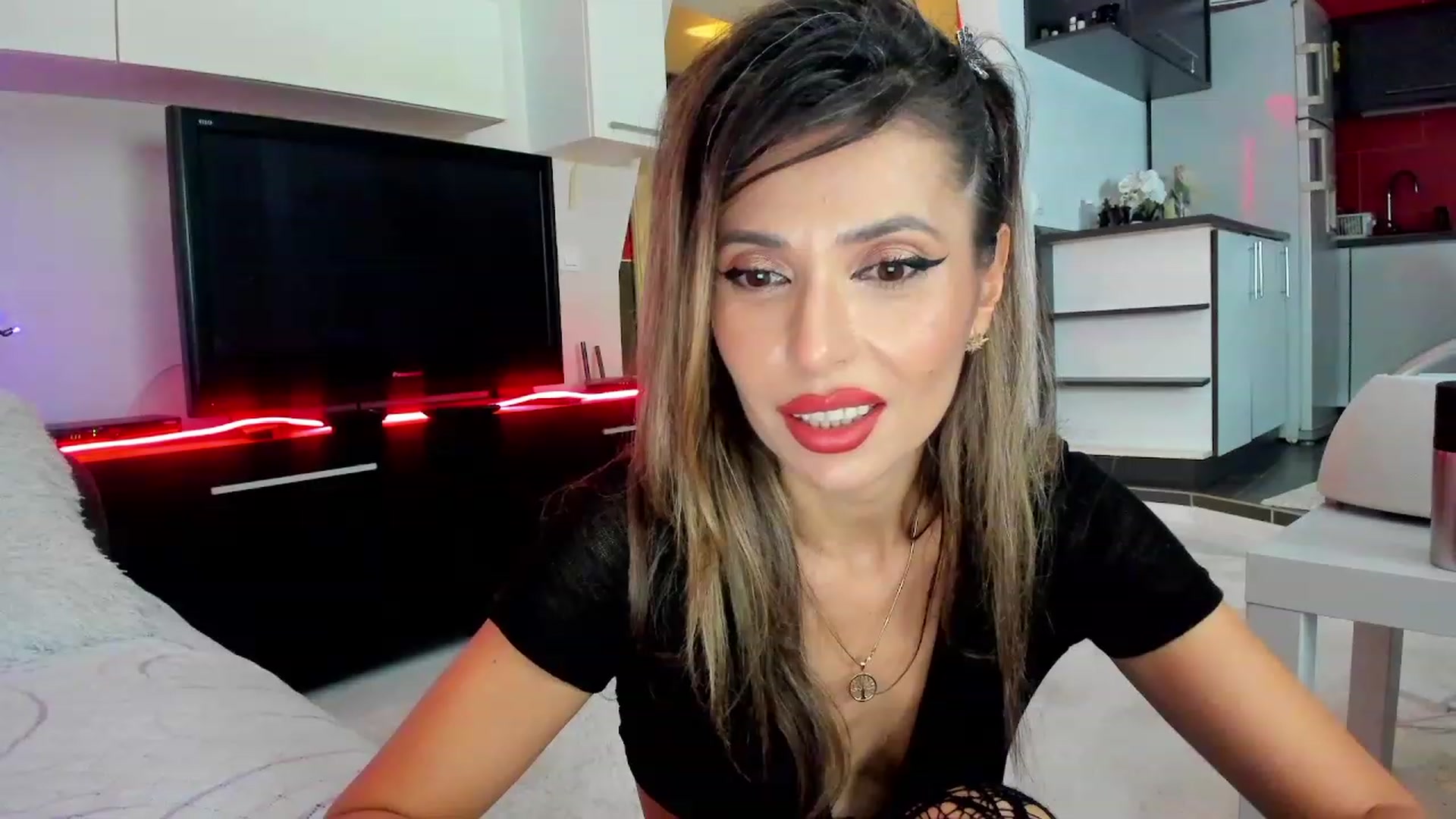 Gallery image thumbnail from SmileyTurkey's myfreecams stream on, 11/23/2023, 23:28 image 7 of 20