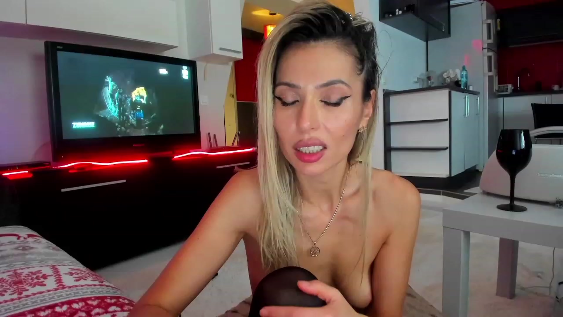 Gallery image thumbnail from SmileyXmas's myfreecams stream on, 12/23/2023, 06:59 image 18 of 20