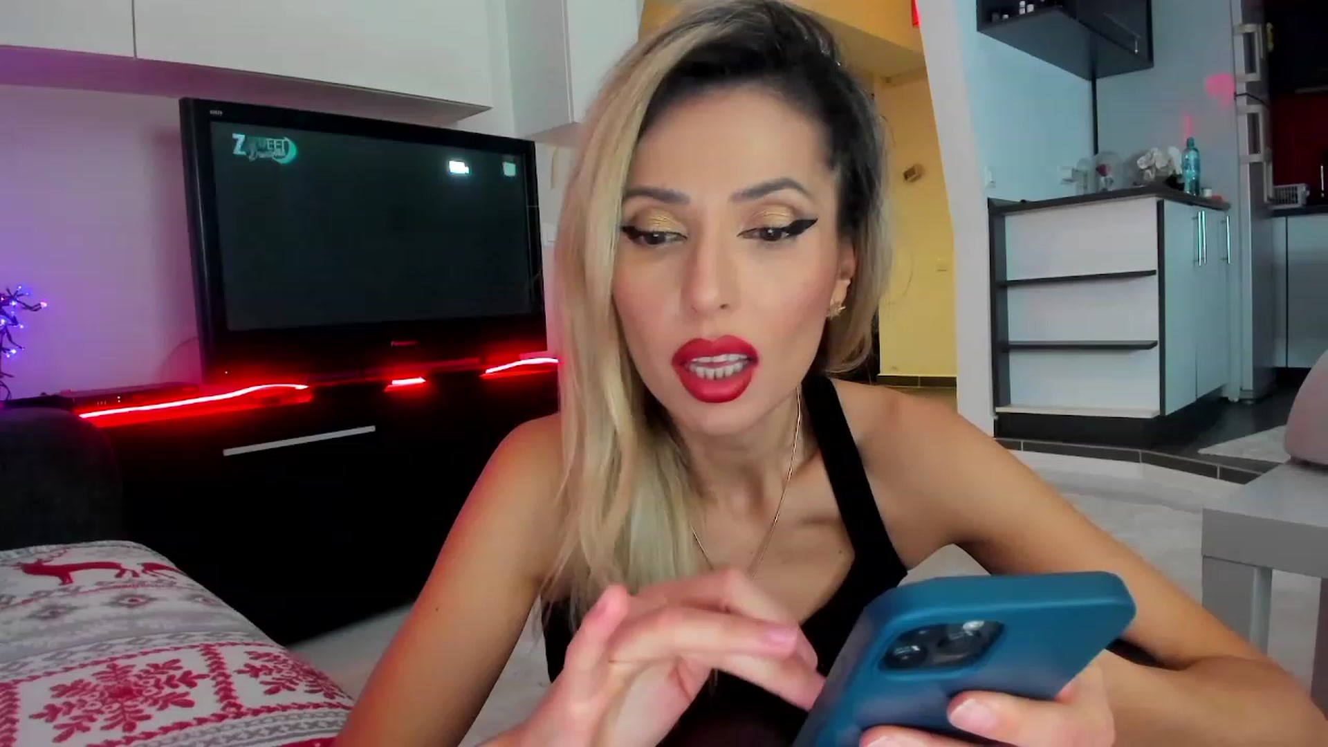 Gallery image thumbnail from SmileyXmas's myfreecams stream on, 12/29/2023, 22:52 image 20 of 20