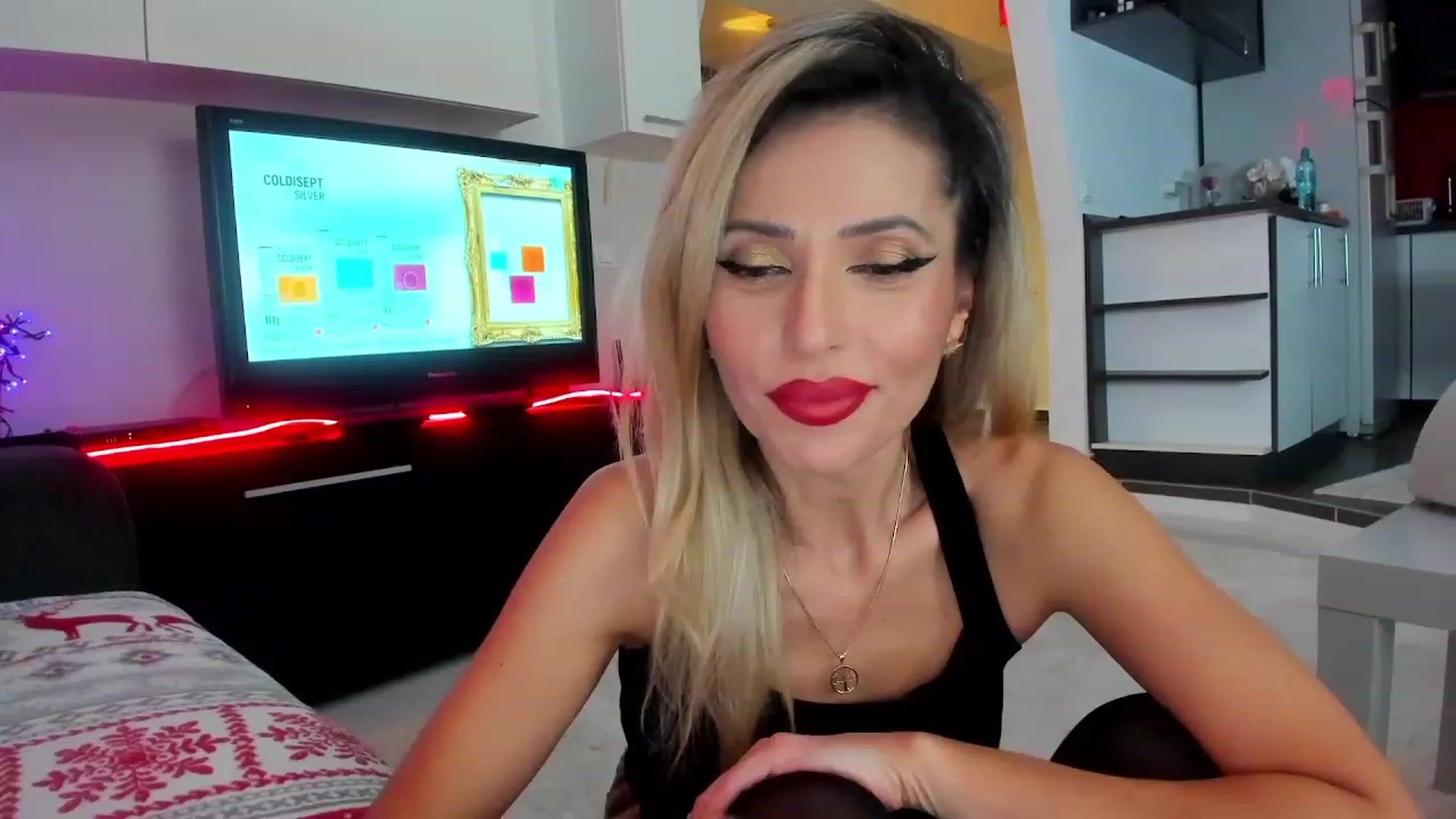 Gallery image thumbnail from SmileyXmas's myfreecams stream on, 12/29/2023, 22:52 image 19 of 20