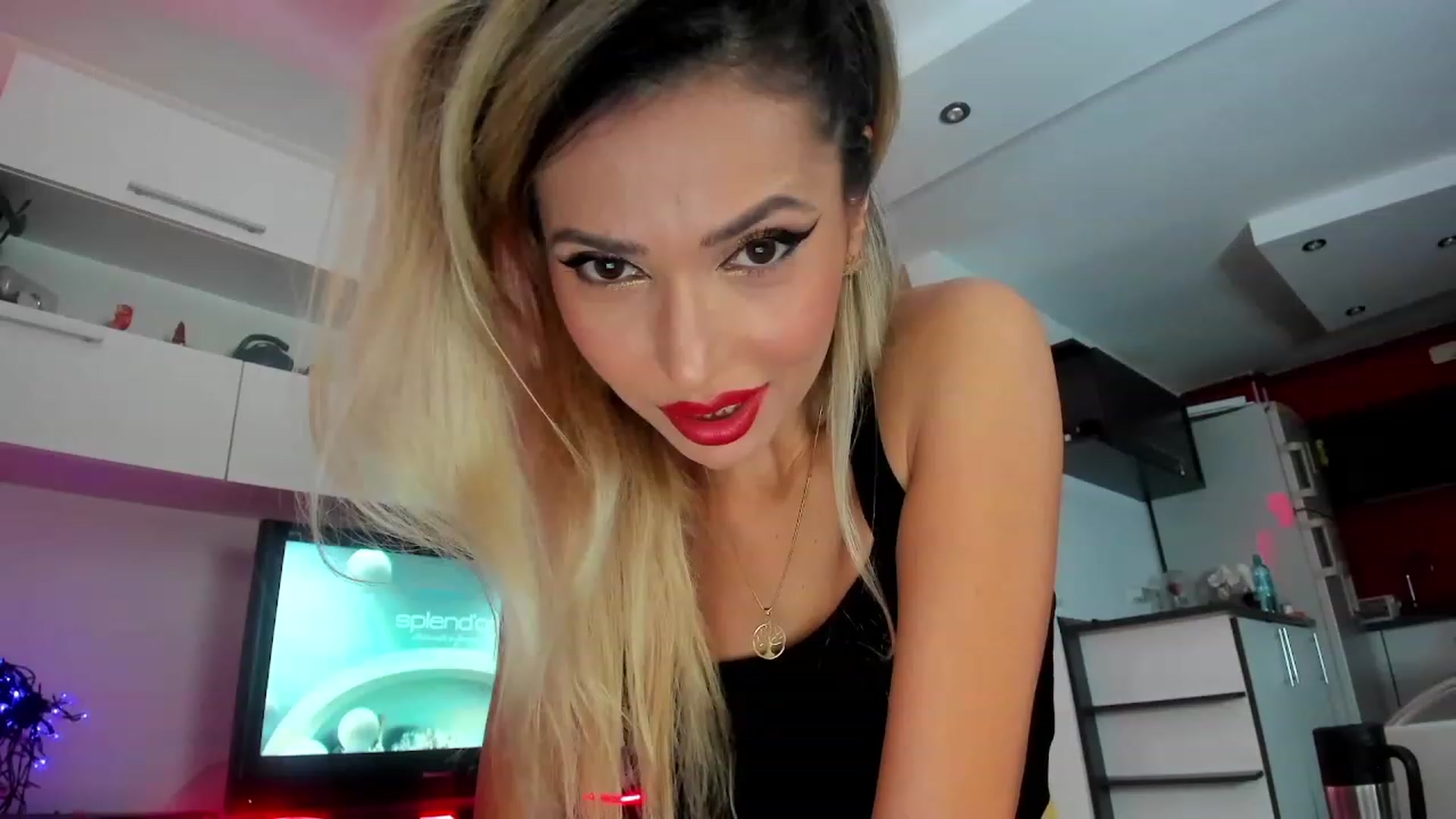 Gallery image thumbnail from SmileyXmas's myfreecams stream on, 12/29/2023, 22:52 image 5 of 20