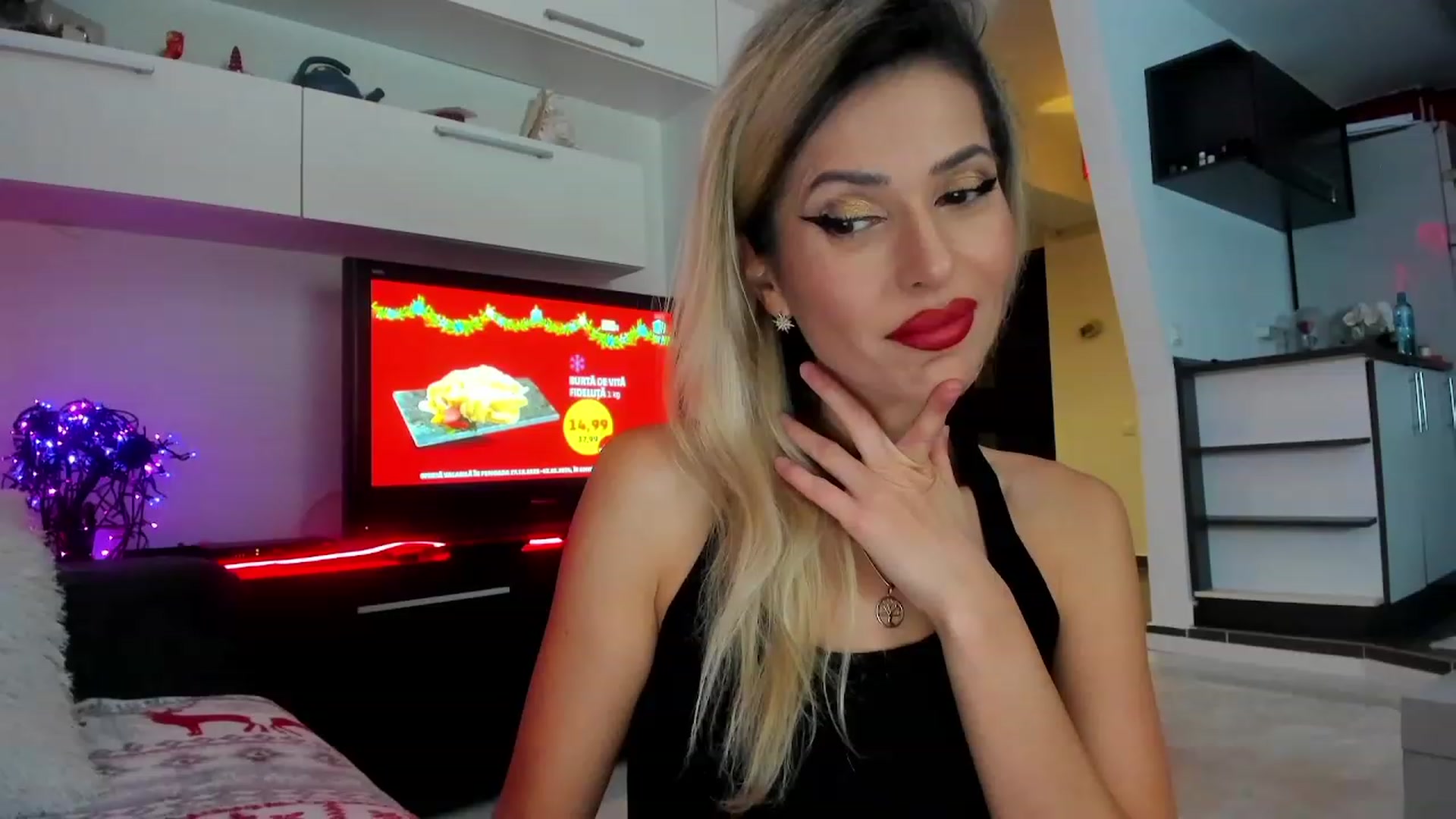 Gallery image thumbnail from SmileyXmas's myfreecams stream on, 12/29/2023, 22:52 image 1 of 20