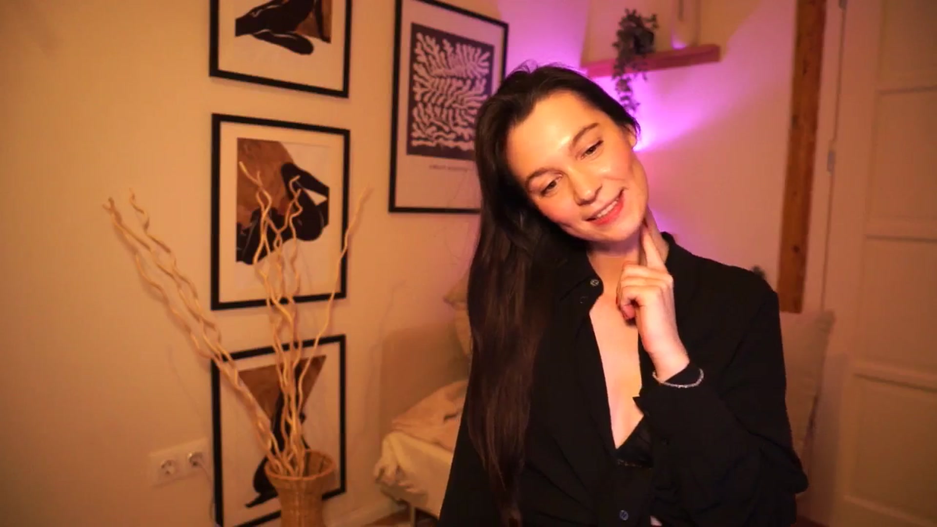 Gallery image thumbnail from SmilingRiddle's myfreecams stream on, 12/14/2024, 19:24 image 6 of 20