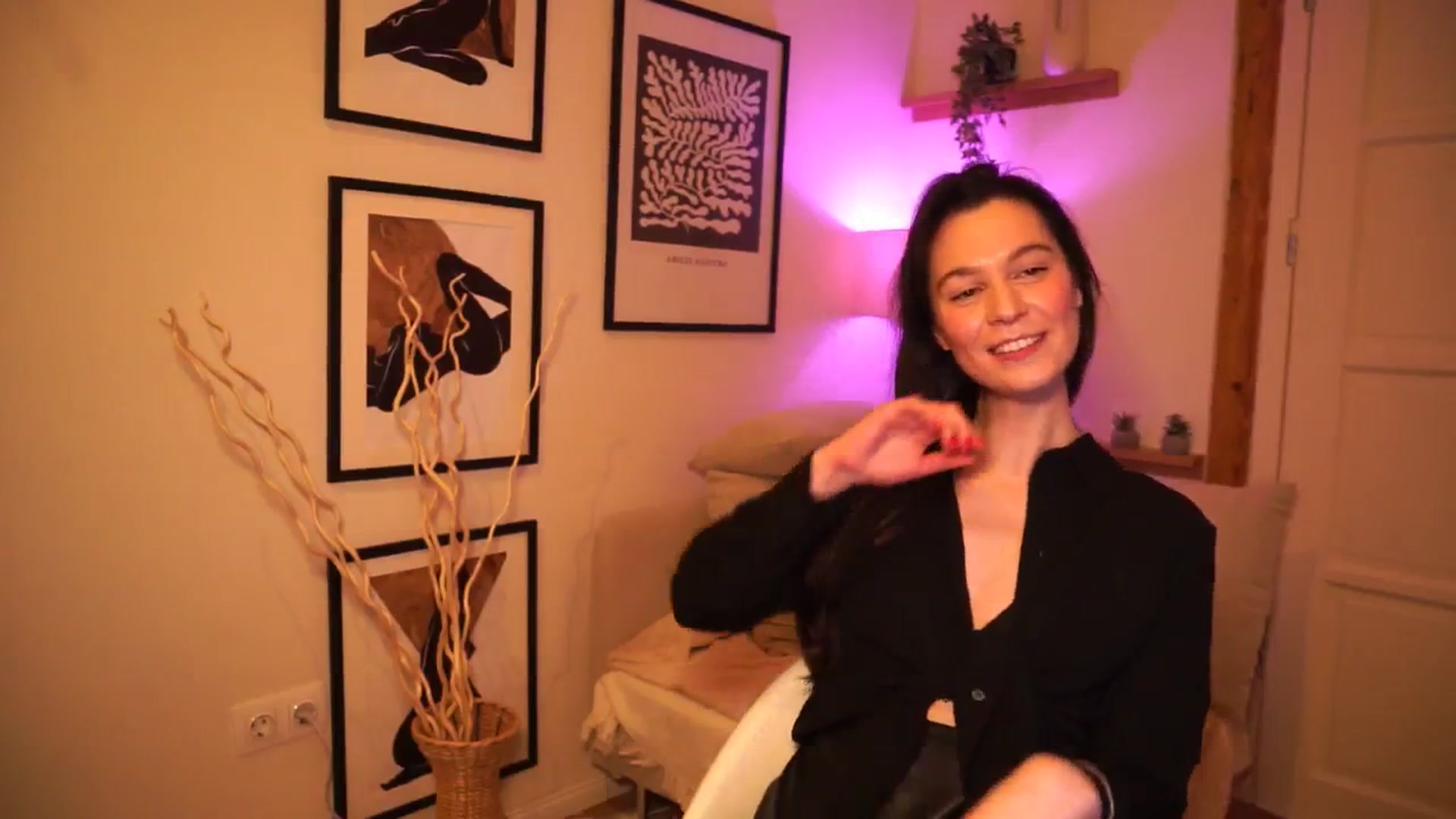 Gallery image thumbnail from SmilingRiddle's myfreecams stream on, 12/14/2024, 19:24 image 4 of 20