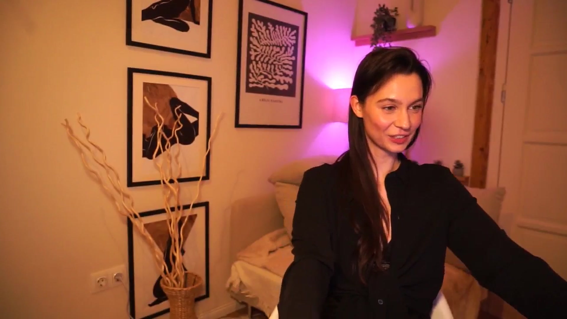 Gallery image thumbnail from SmilingRiddle's myfreecams stream on, 12/14/2024, 19:24 image 7 of 20