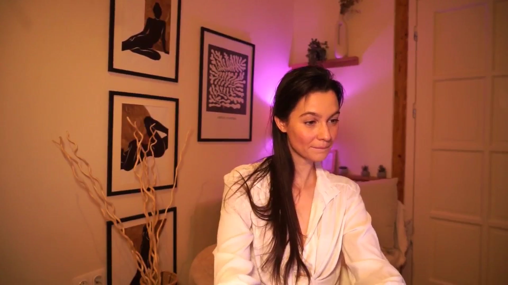 Gallery image thumbnail from SmilingRiddle's myfreecams stream on, 12/15/2024, 13:32 image 5 of 20
