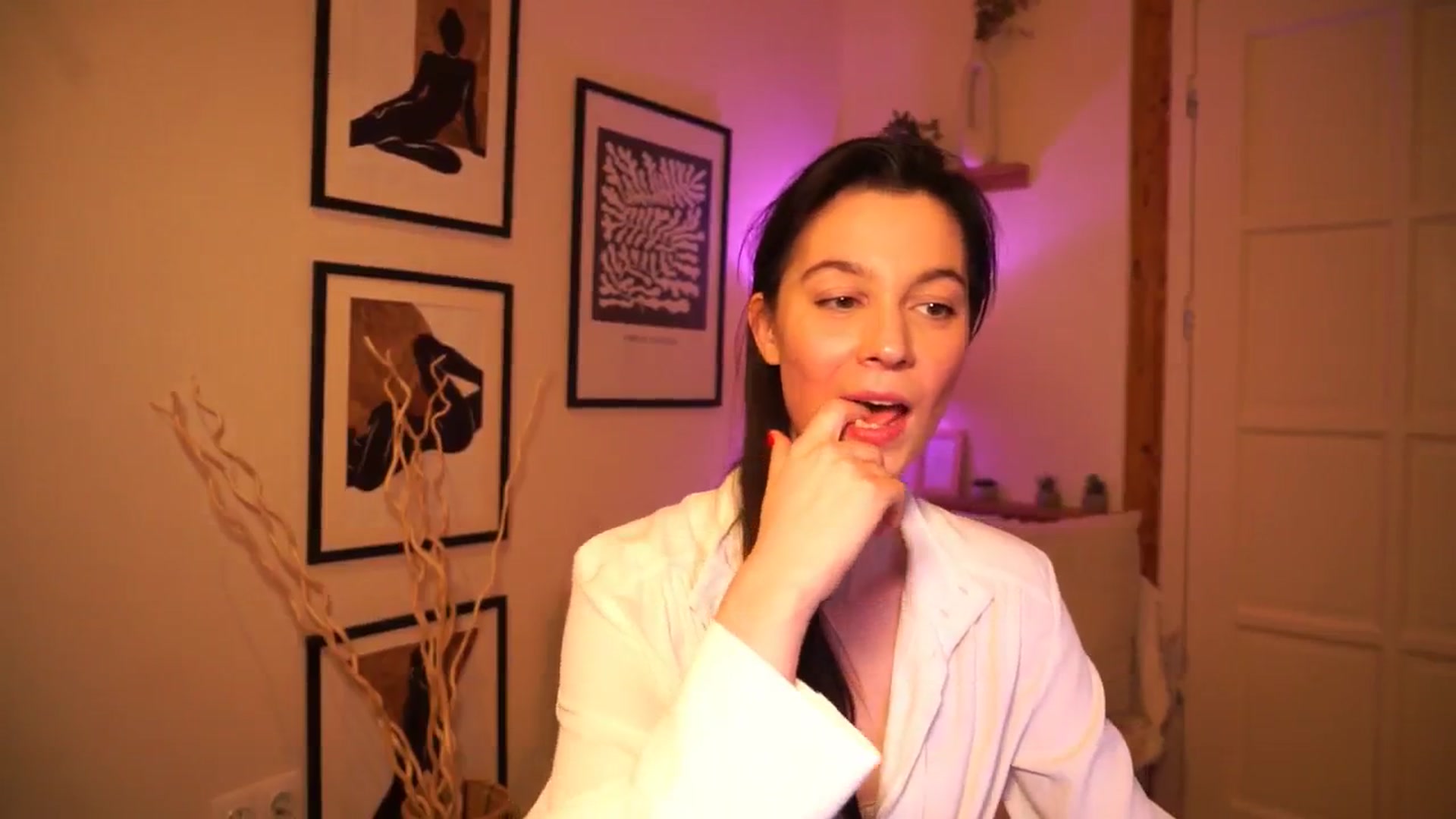 Gallery image thumbnail from SmilingRiddle's myfreecams stream on, 12/15/2024, 13:32 image 6 of 20