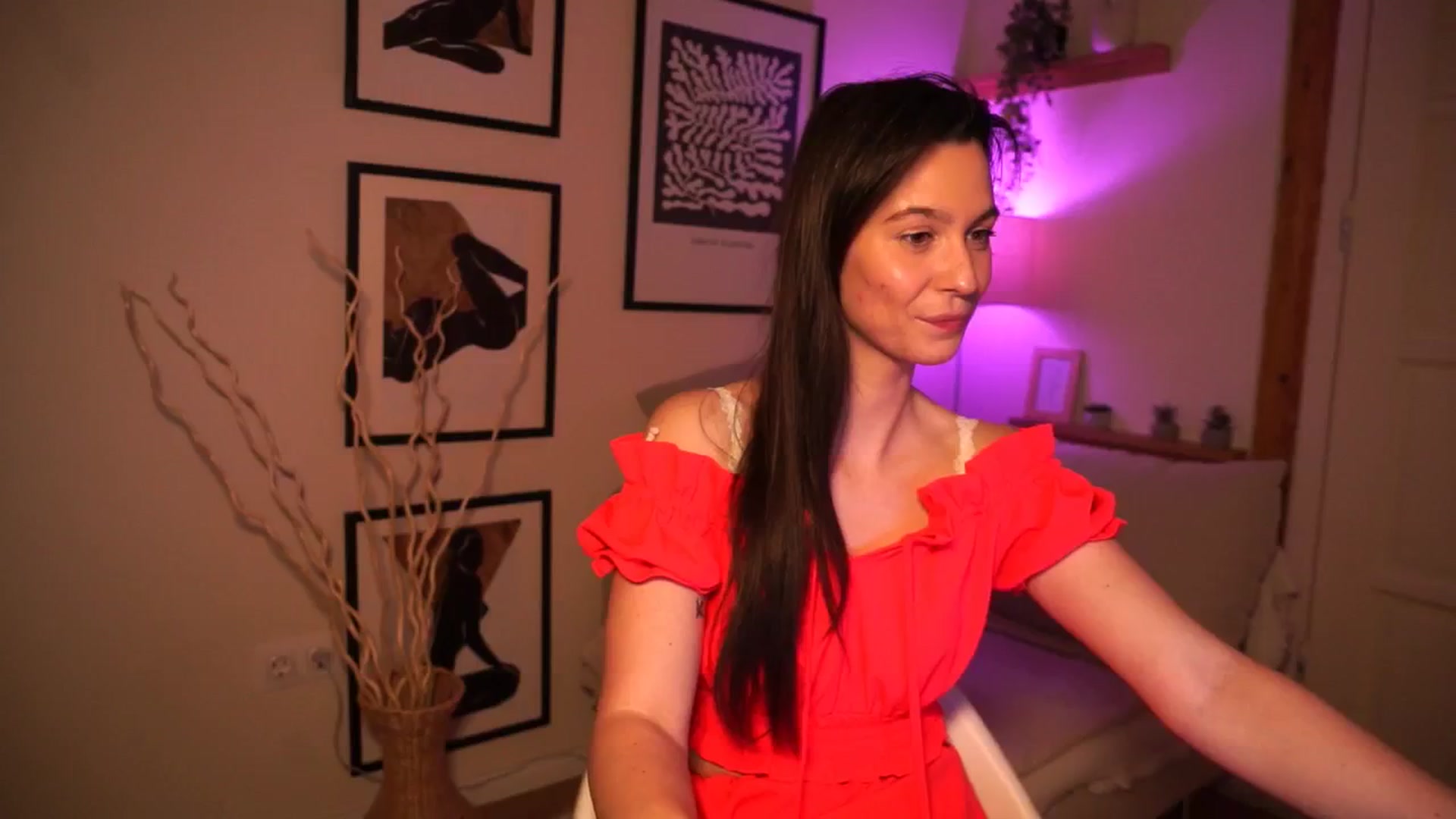 Gallery image thumbnail from SmilingRiddle's myfreecams stream on, 12/17/2024, 17:34 image 11 of 20