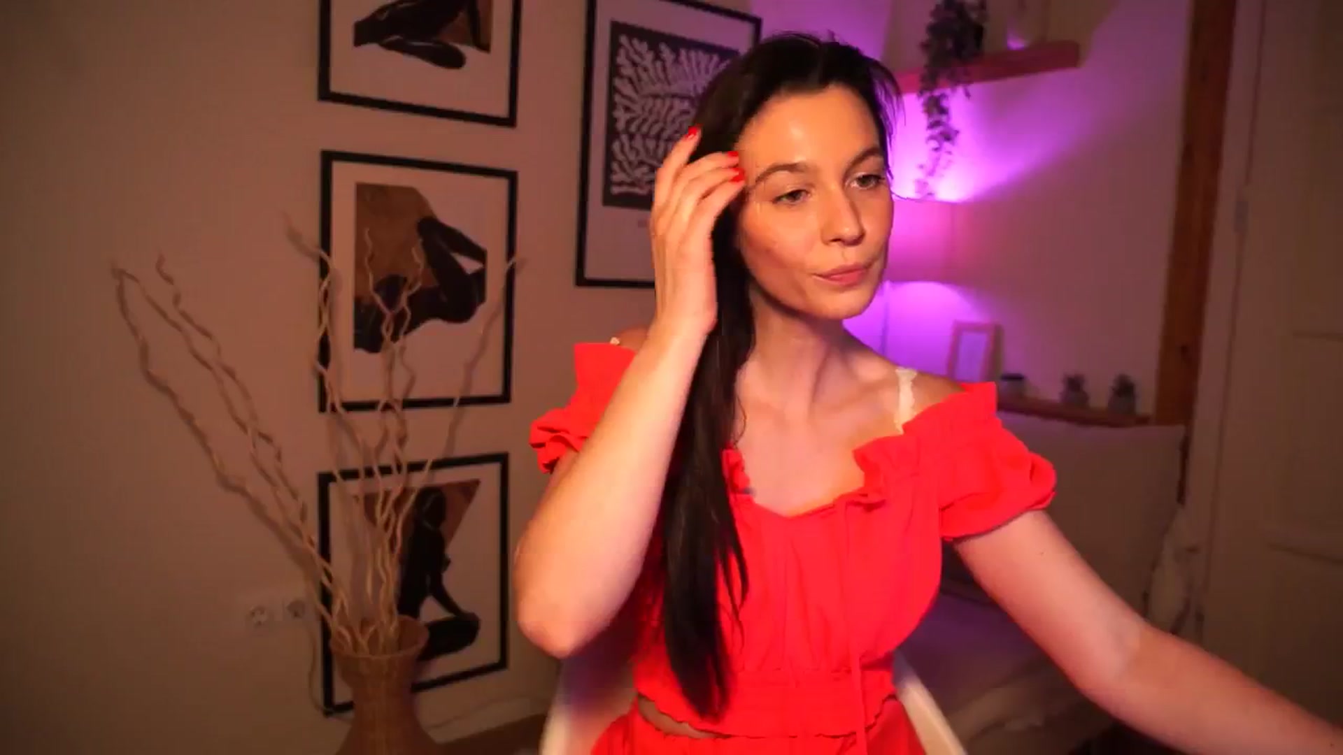 Gallery image thumbnail from SmilingRiddle's myfreecams stream on, 12/17/2024, 17:34 image 10 of 20