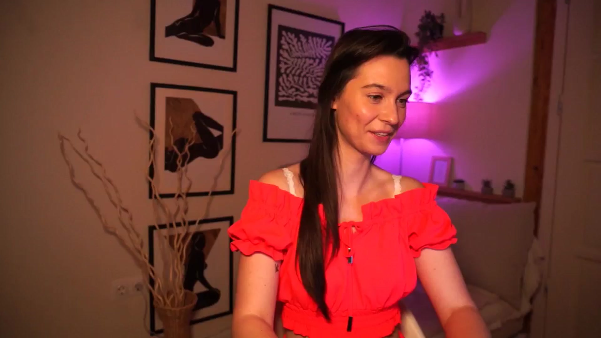 Gallery image thumbnail from SmilingRiddle's myfreecams stream on, 12/17/2024, 17:34 image 1 of 20