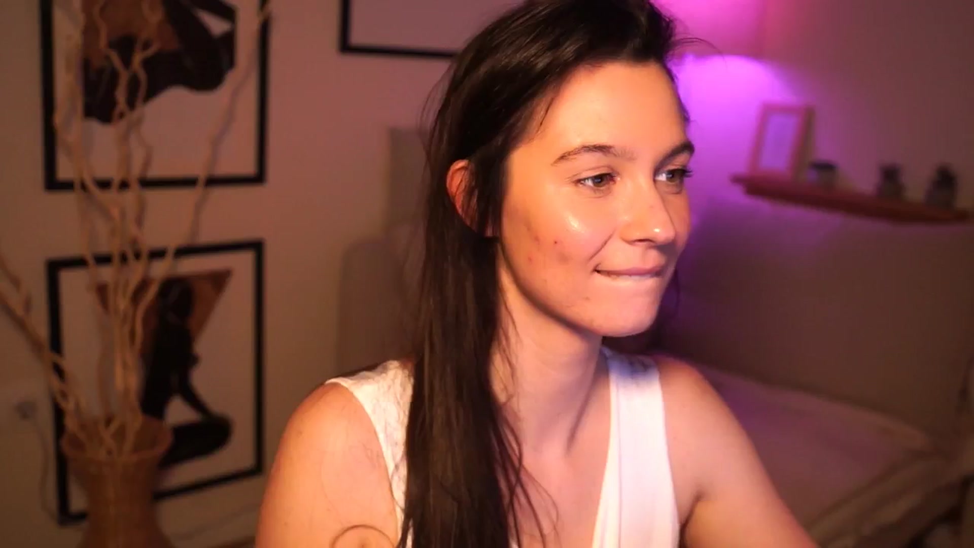 Gallery image thumbnail from SmilingRiddle's myfreecams stream on, 12/17/2024, 19:59 image 10 of 20