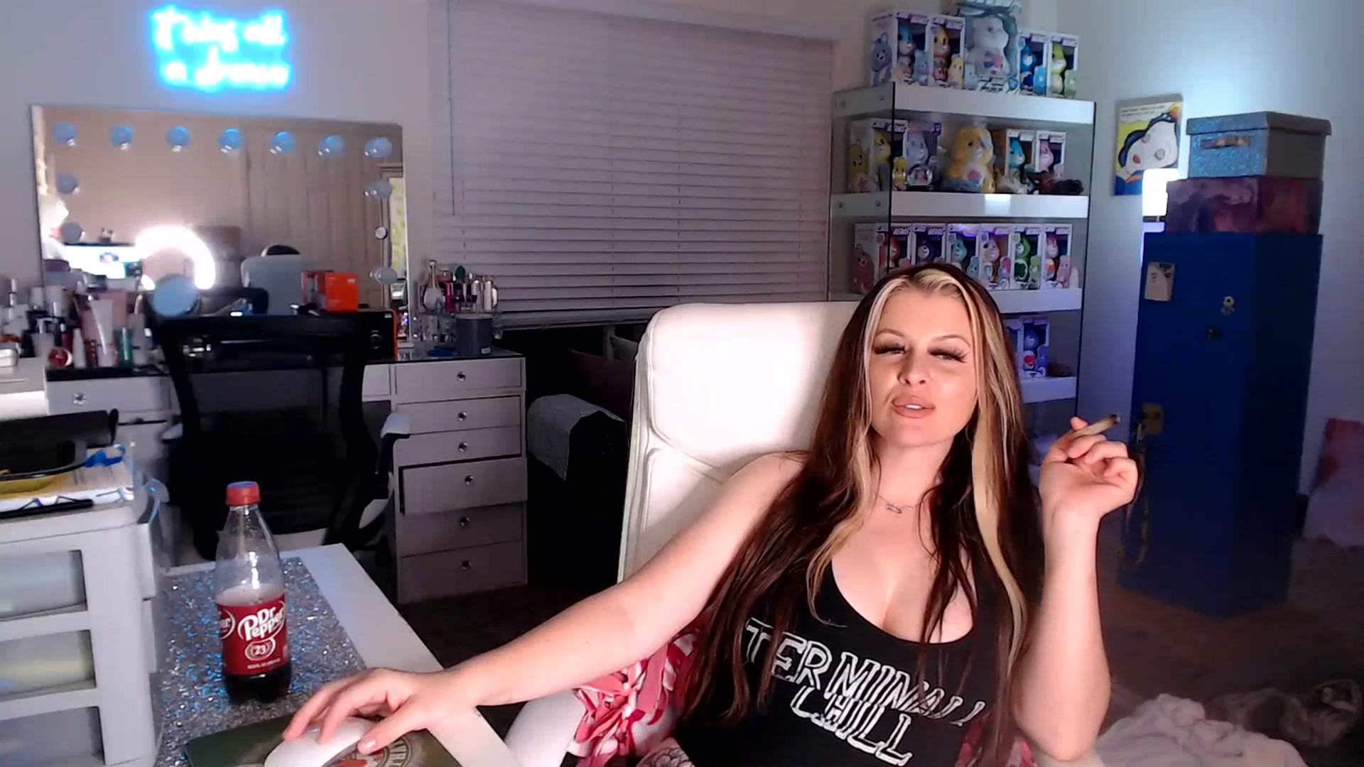 Gallery image thumbnail from SmokinSage's myfreecams stream on, 07/21/2023, 12:23 image 6 of 20