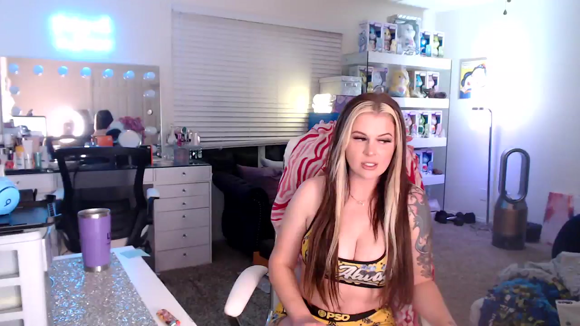 Gallery image thumbnail from SmokinSage's myfreecams stream on, 07/25/2023, 10:24 image 14 of 20