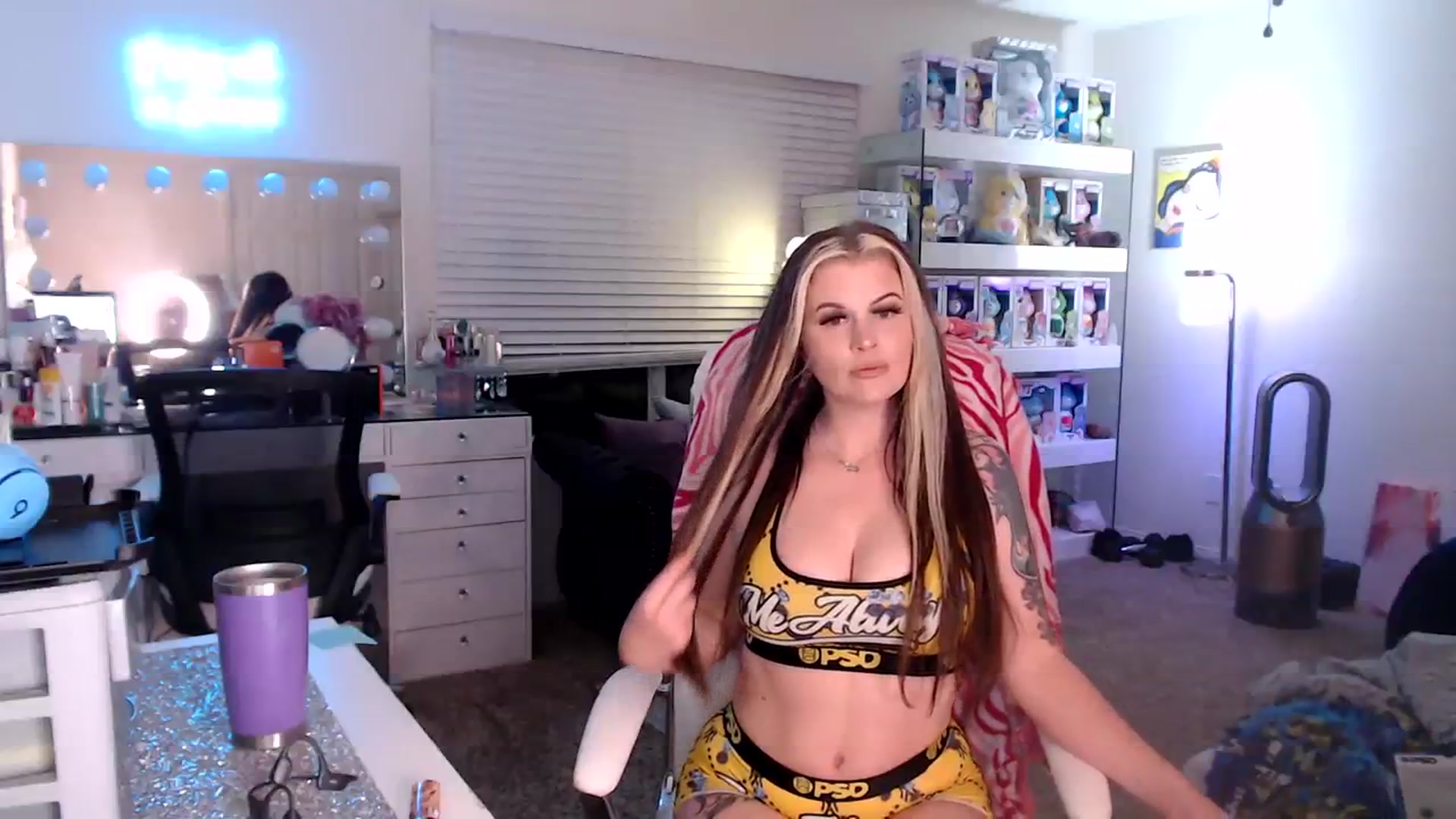 Gallery image thumbnail from SmokinSage's myfreecams stream on, 07/25/2023, 10:24 image 9 of 20