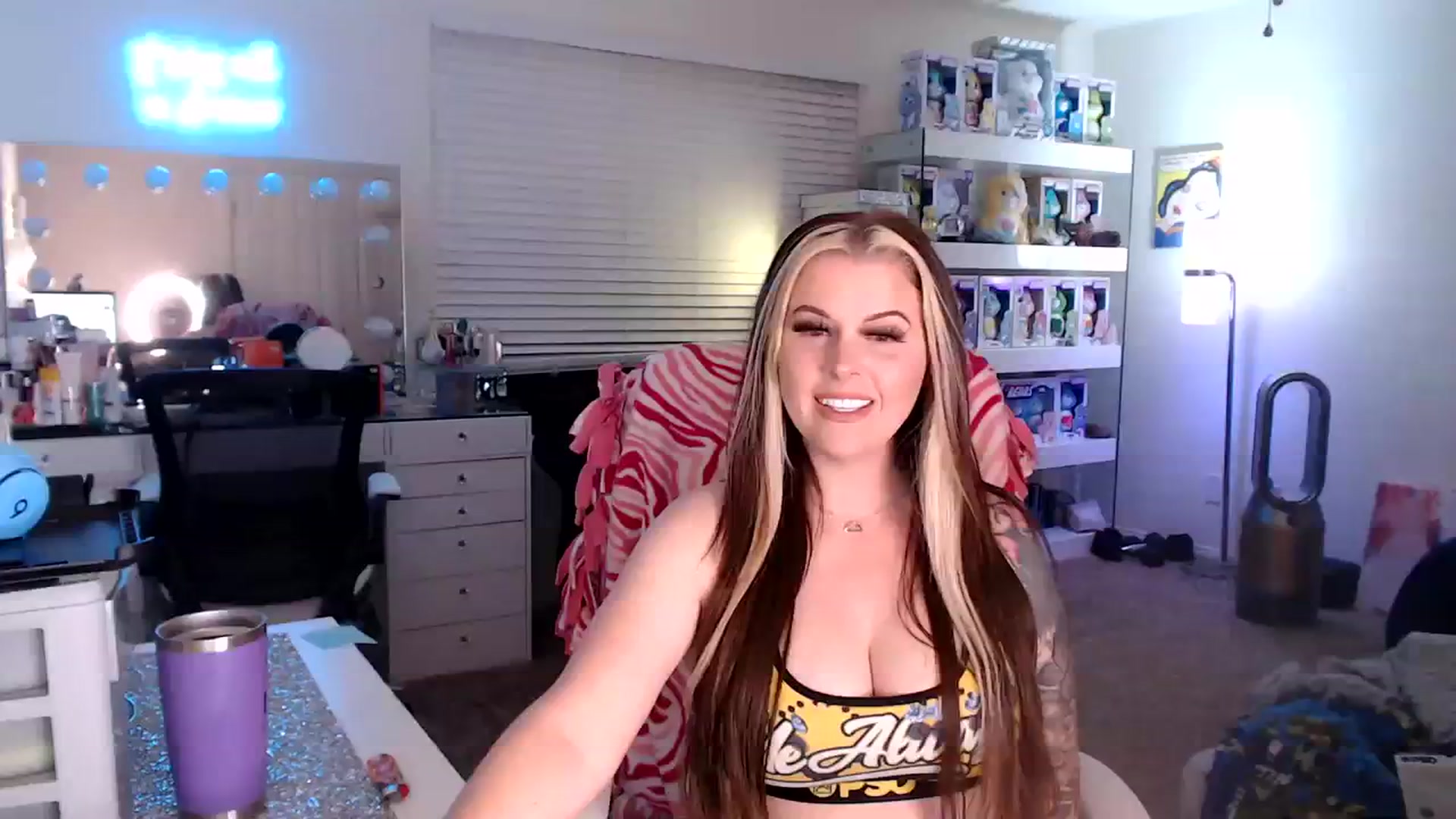 Gallery image thumbnail from SmokinSage's myfreecams stream on, 07/25/2023, 10:24 image 19 of 20